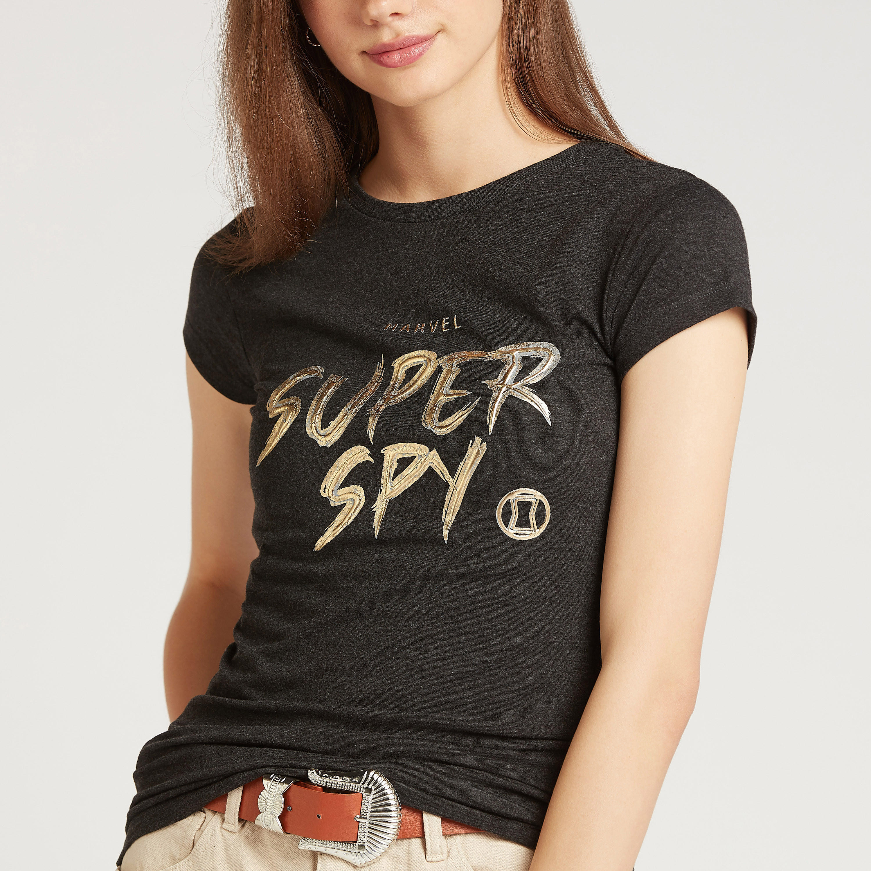 تيشيرت بقصة سكيني بياقة ضيقة وأكمام كاب وطبعات تيبوغرافية-women-clothing-tshirts-image-3