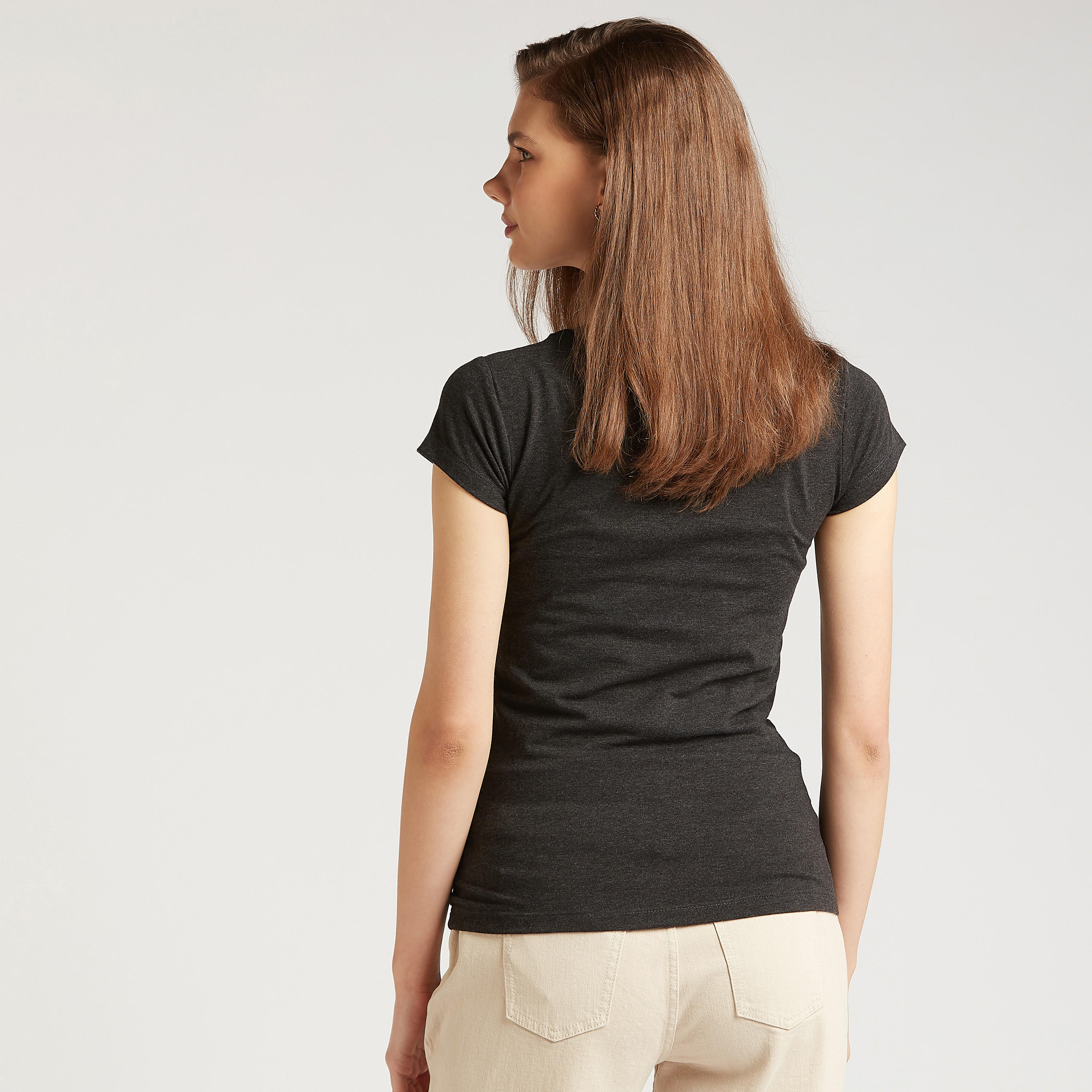 تيشيرت بقصة سكيني بياقة ضيقة وأكمام كاب وطبعات تيبوغرافية-women-clothing-tshirts-image-4