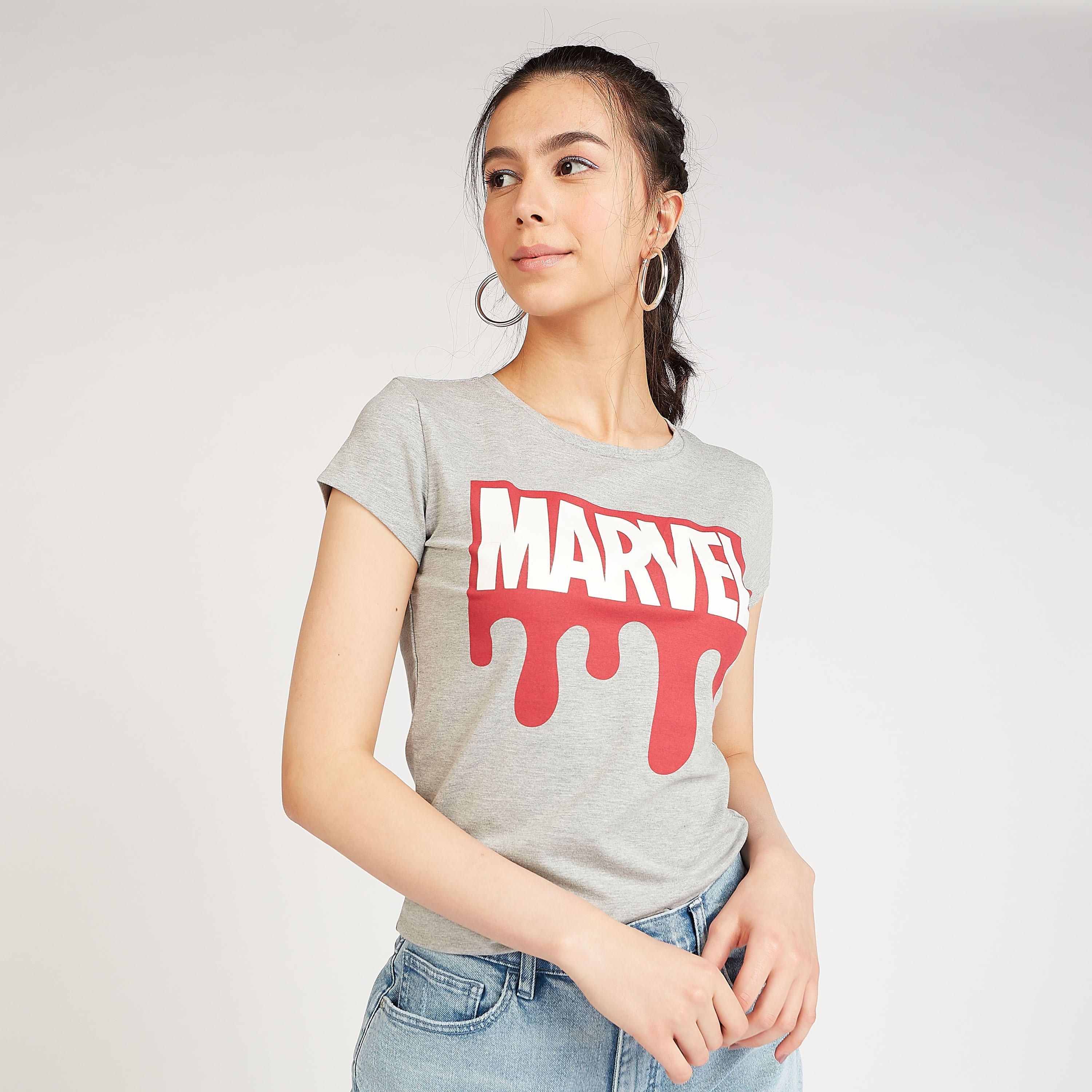 تيشيرت سكيني فيت بياقة مستديرة وأكمام كاب وطبعات مارفل جرافيك-women-clothing-tshirts-image-1