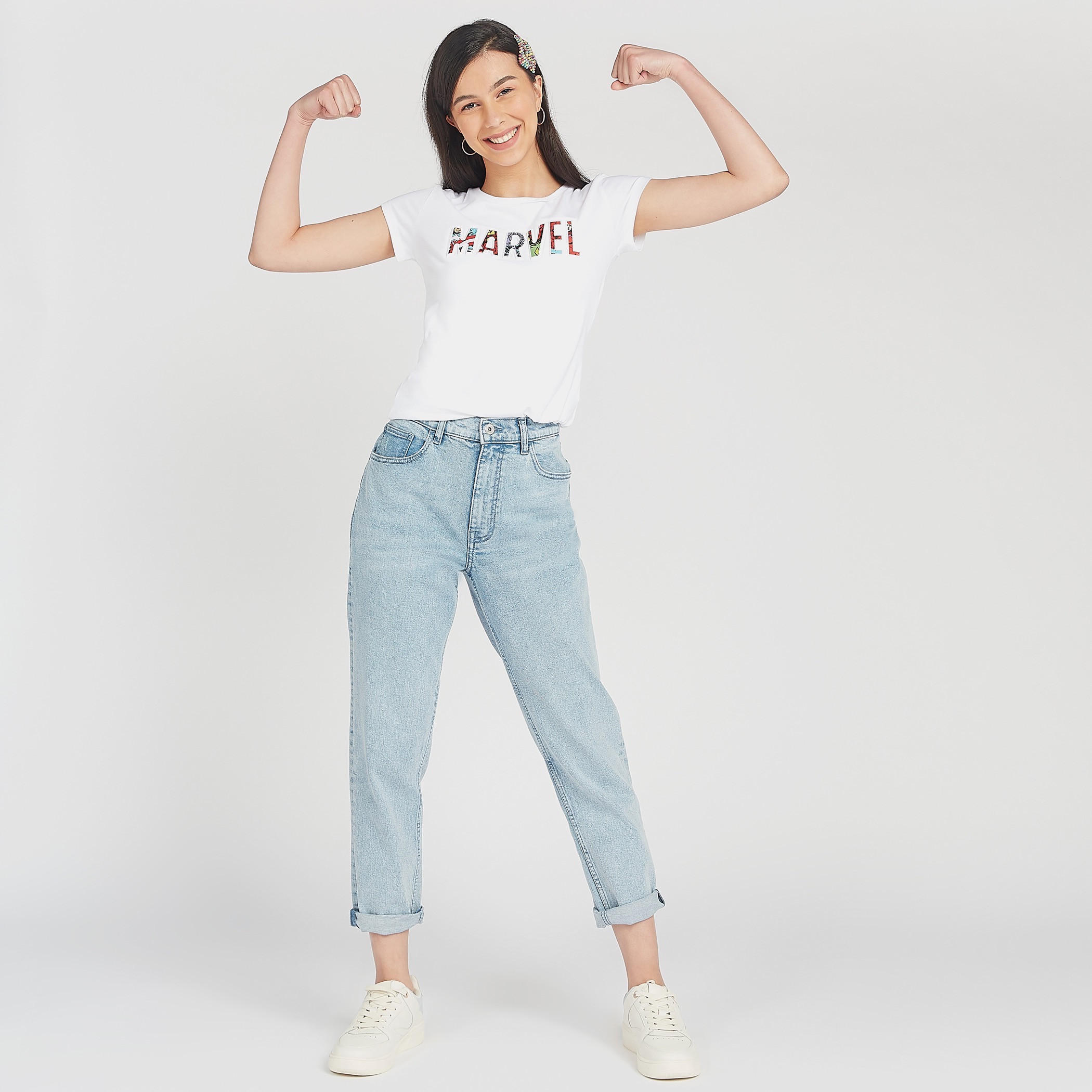 تيشيرت سكيني بياقة ضيّقة و طبعات مارفل جرافيك-women-clothing-tshirts-image-2