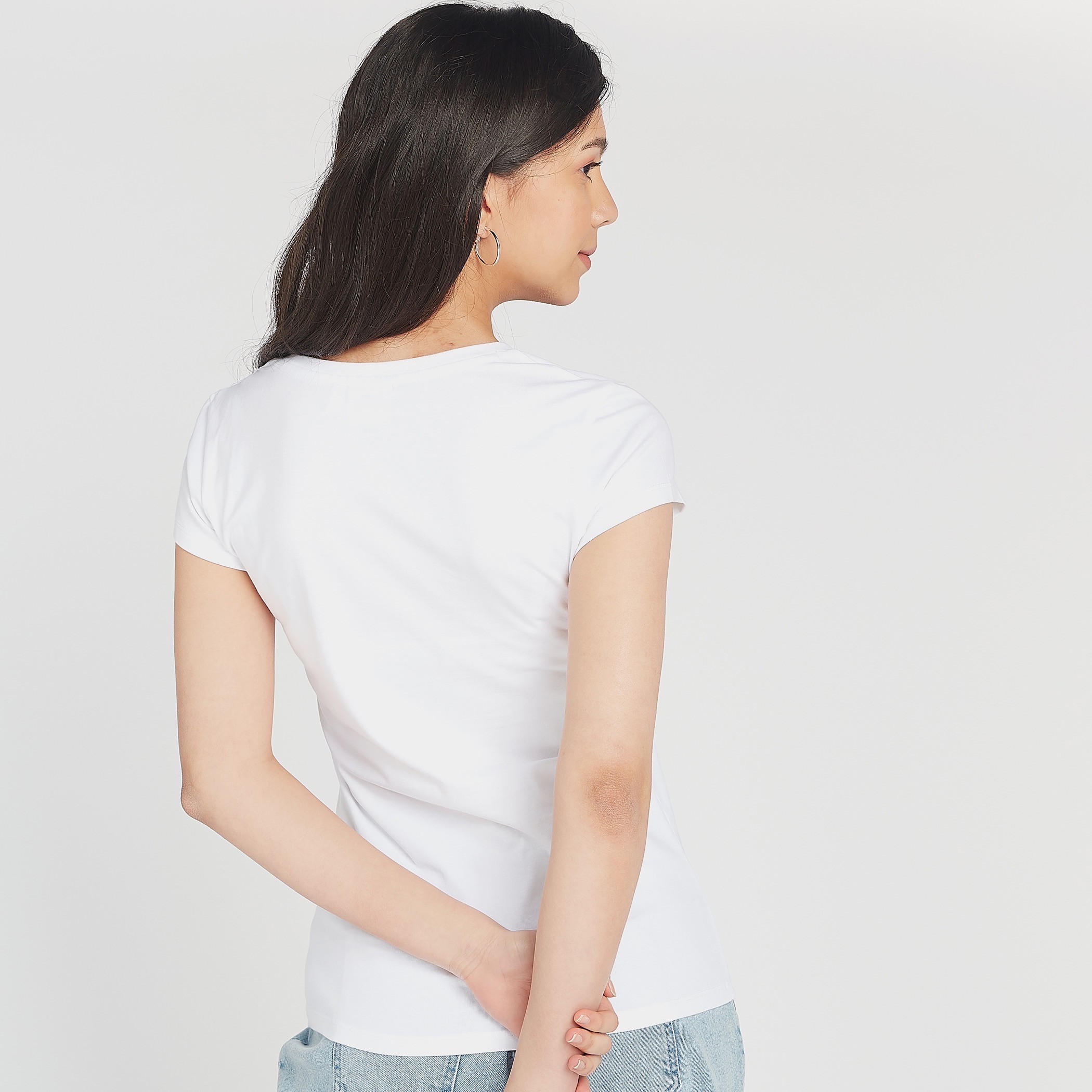 تيشيرت سكيني بياقة ضيّقة و طبعات مارفل جرافيك-women-clothing-tshirts-image-4