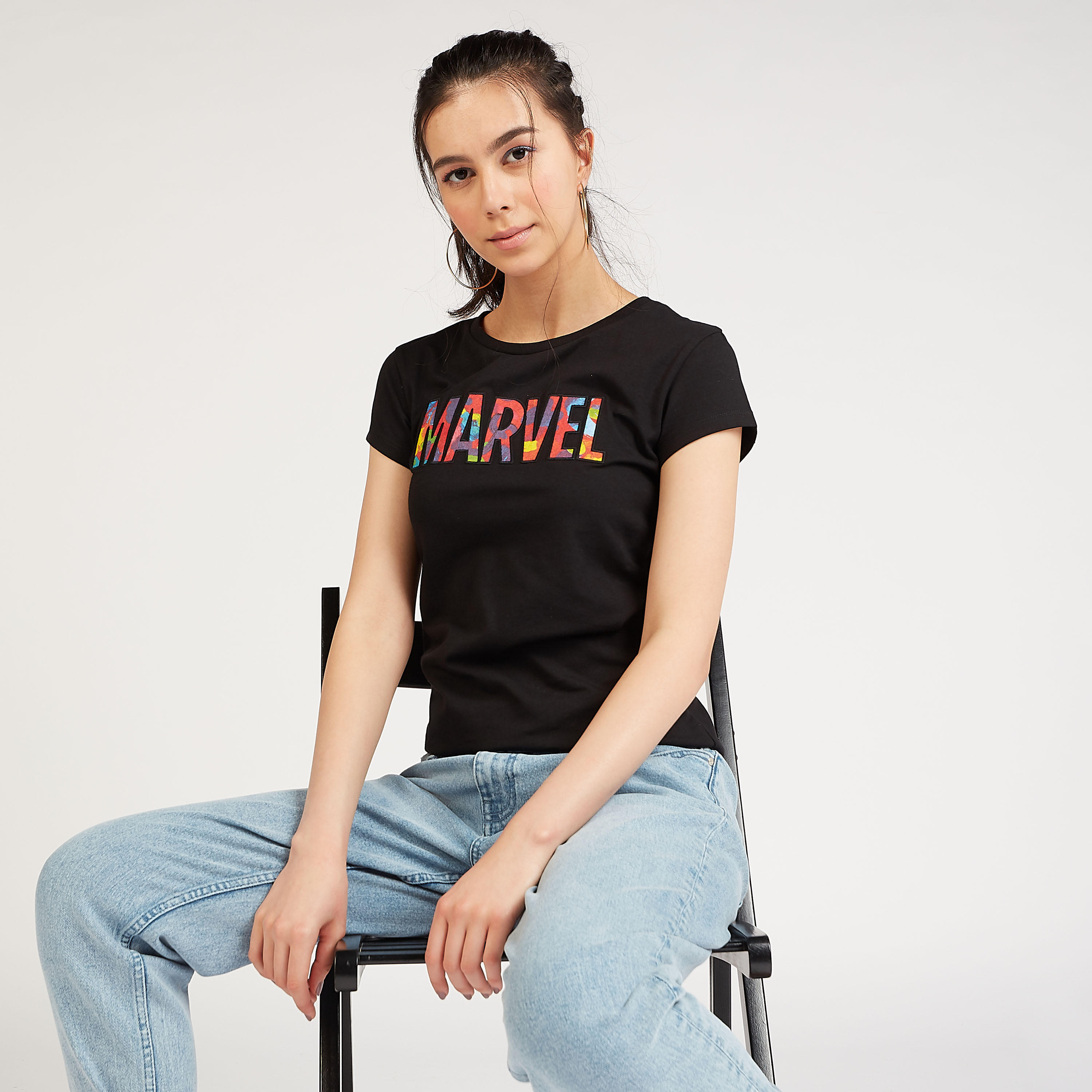 تيشيرت سكيني فيت بياقة ضيقة وأكمام كاب وطبعات مارفل-women-clothing-tshirts-image-1