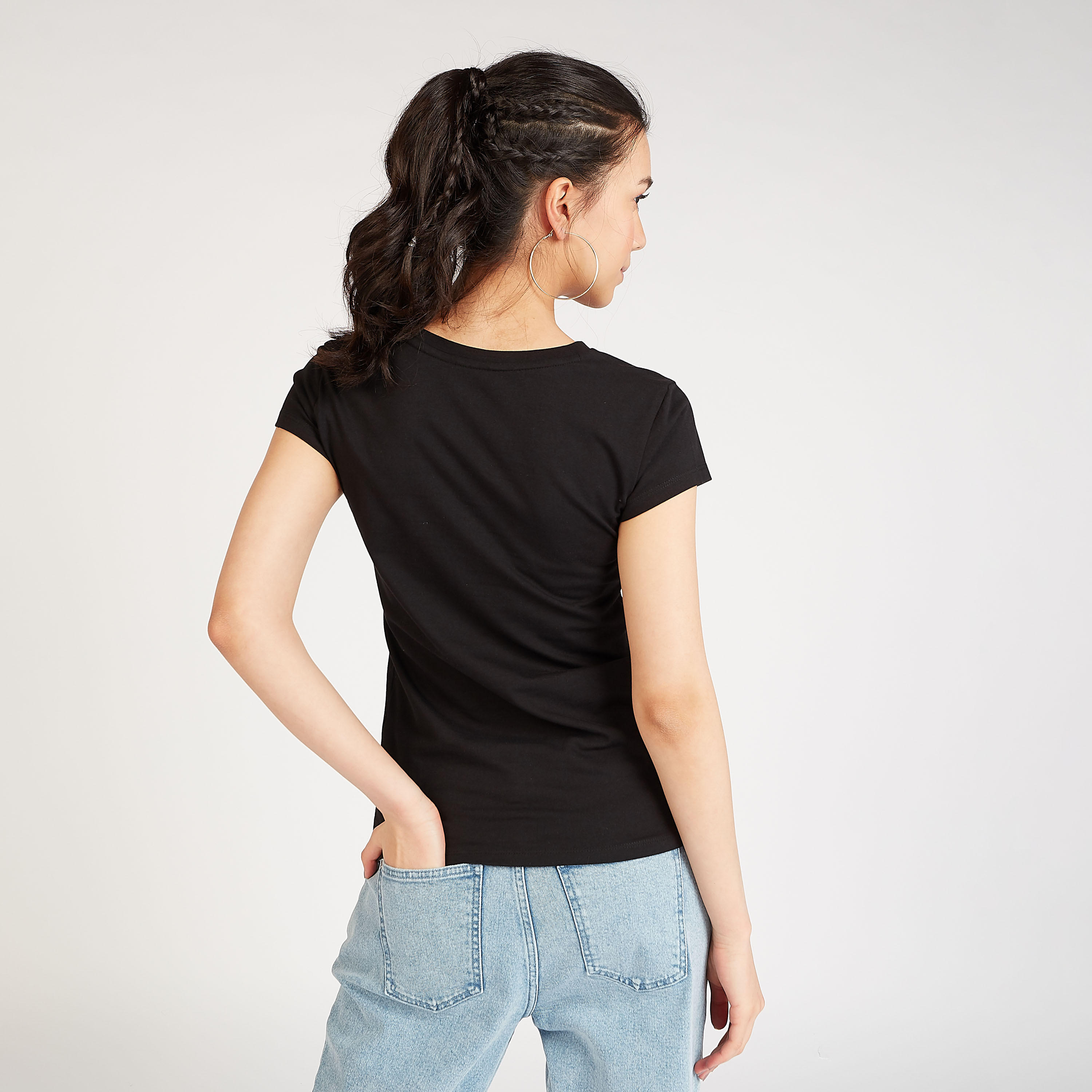 تيشيرت سكيني فيت بياقة ضيقة وأكمام كاب وطبعات مارفل-women-clothing-tshirts-image-4