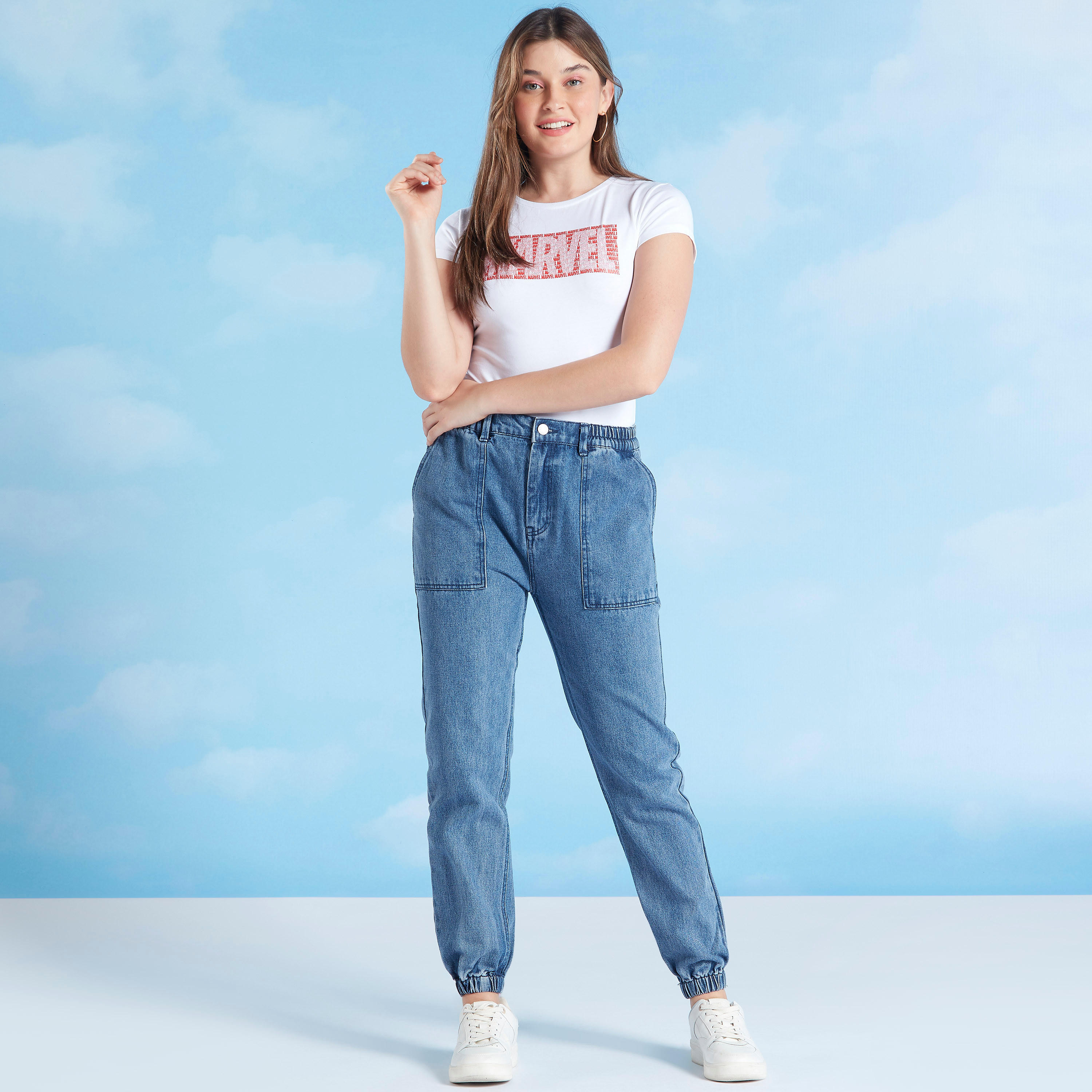 تيشيرت بأكمام كاب وقصة سكيني وطبعات مارفل-women-clothing-tshirts-image-3