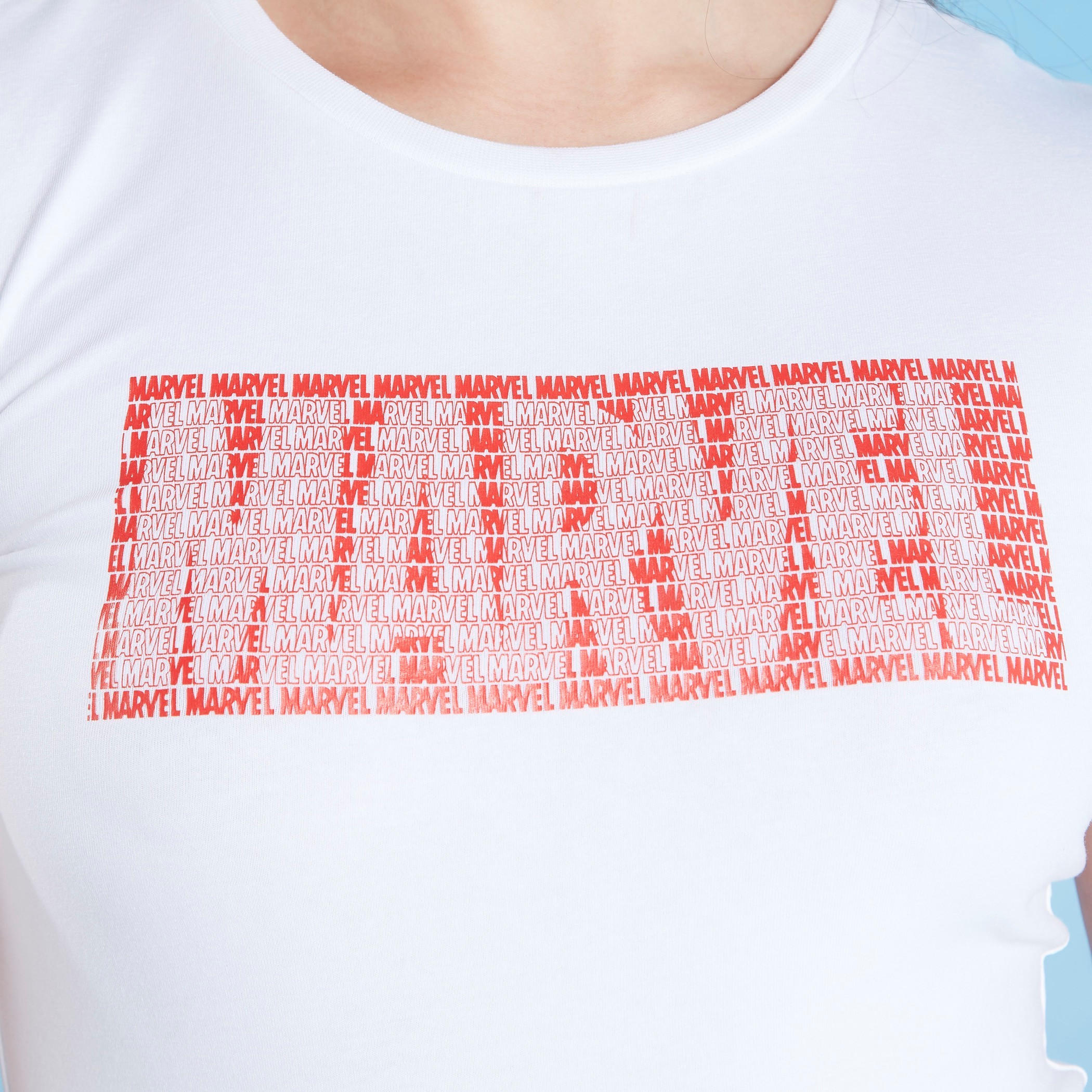 تيشيرت بأكمام كاب وقصة سكيني وطبعات مارفل-women-clothing-tshirts-image-2