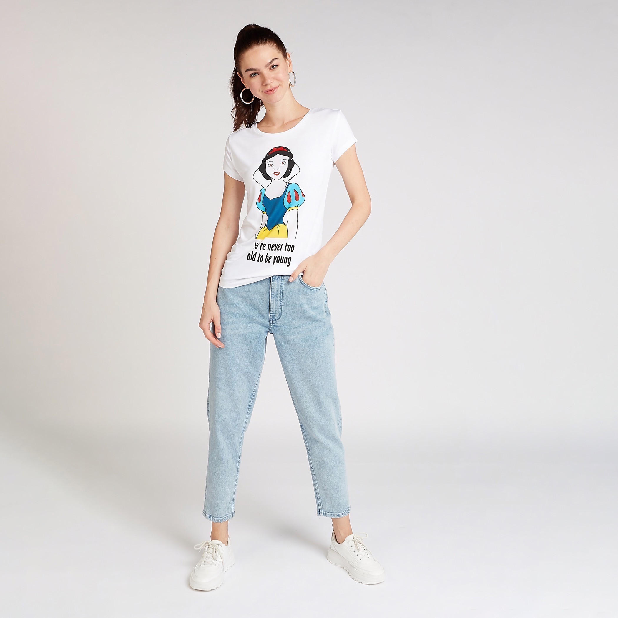تيشيرت بياقة مستديرة وأكمام كاب وطبعات سنووايت-women-clothing-tshirts-image-2