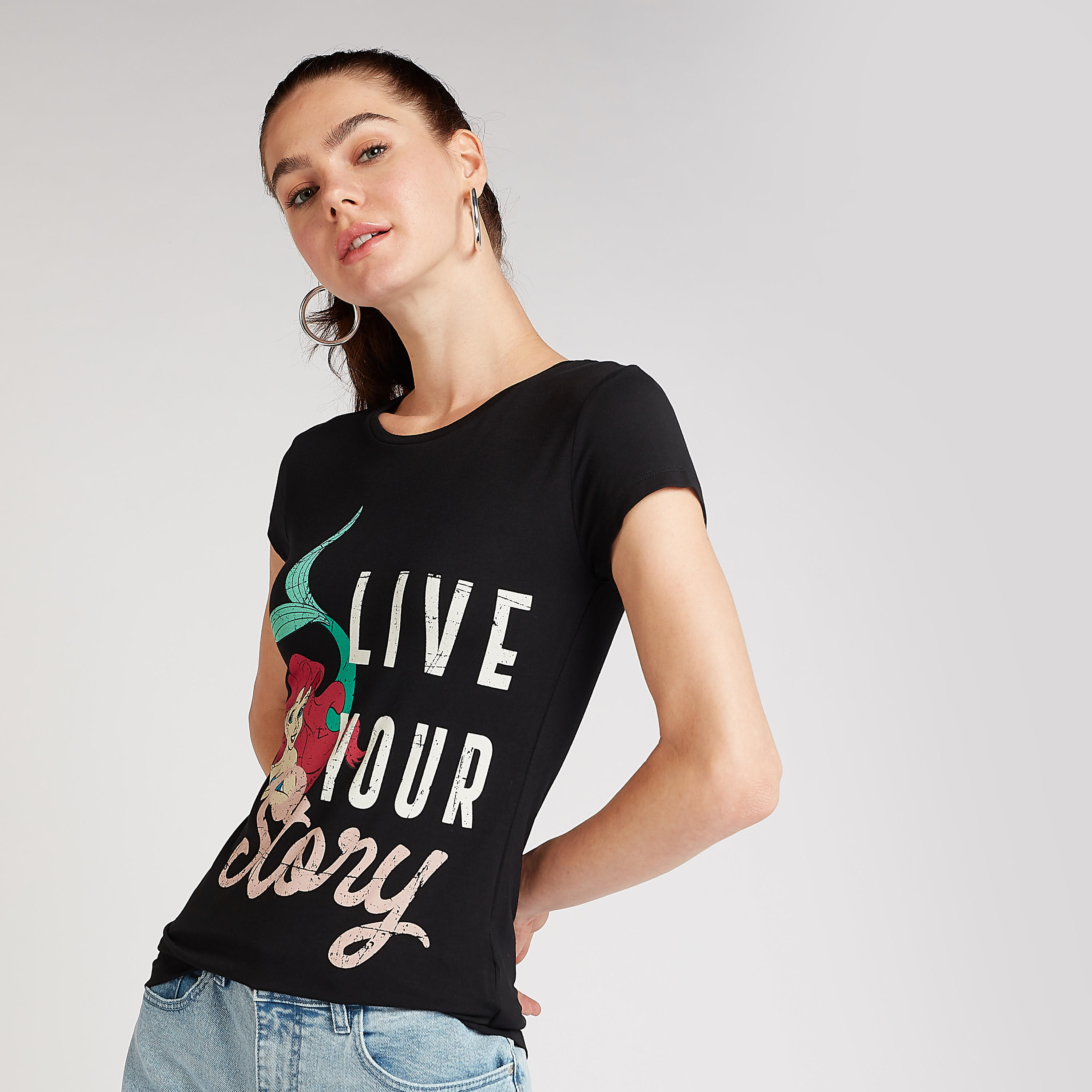 تيشيرت سكيني فيت بياقة مستديرة وأكمام كاب وطبعات إيريال-women-clothing-tshirts-image-1
