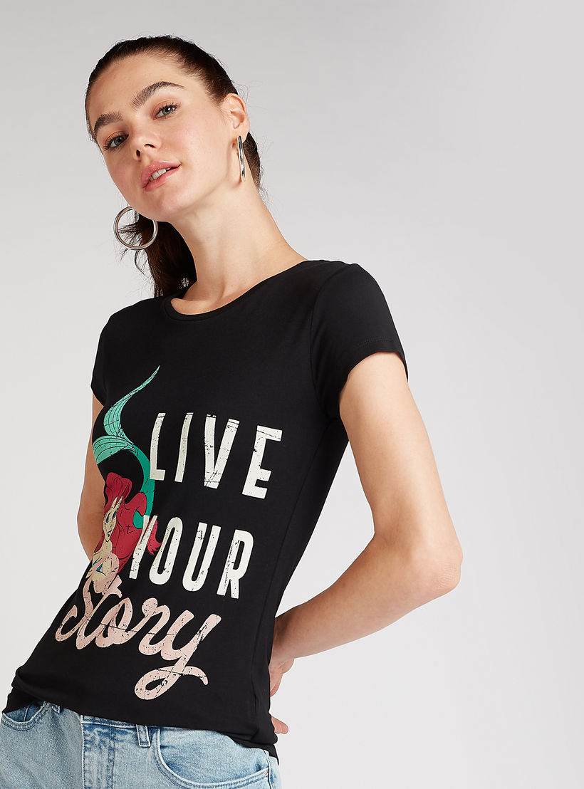 تيشيرت سكيني فيت بياقة مستديرة وأكمام كاب وطبعات إيريال-women-clothing-tshirts-image-1