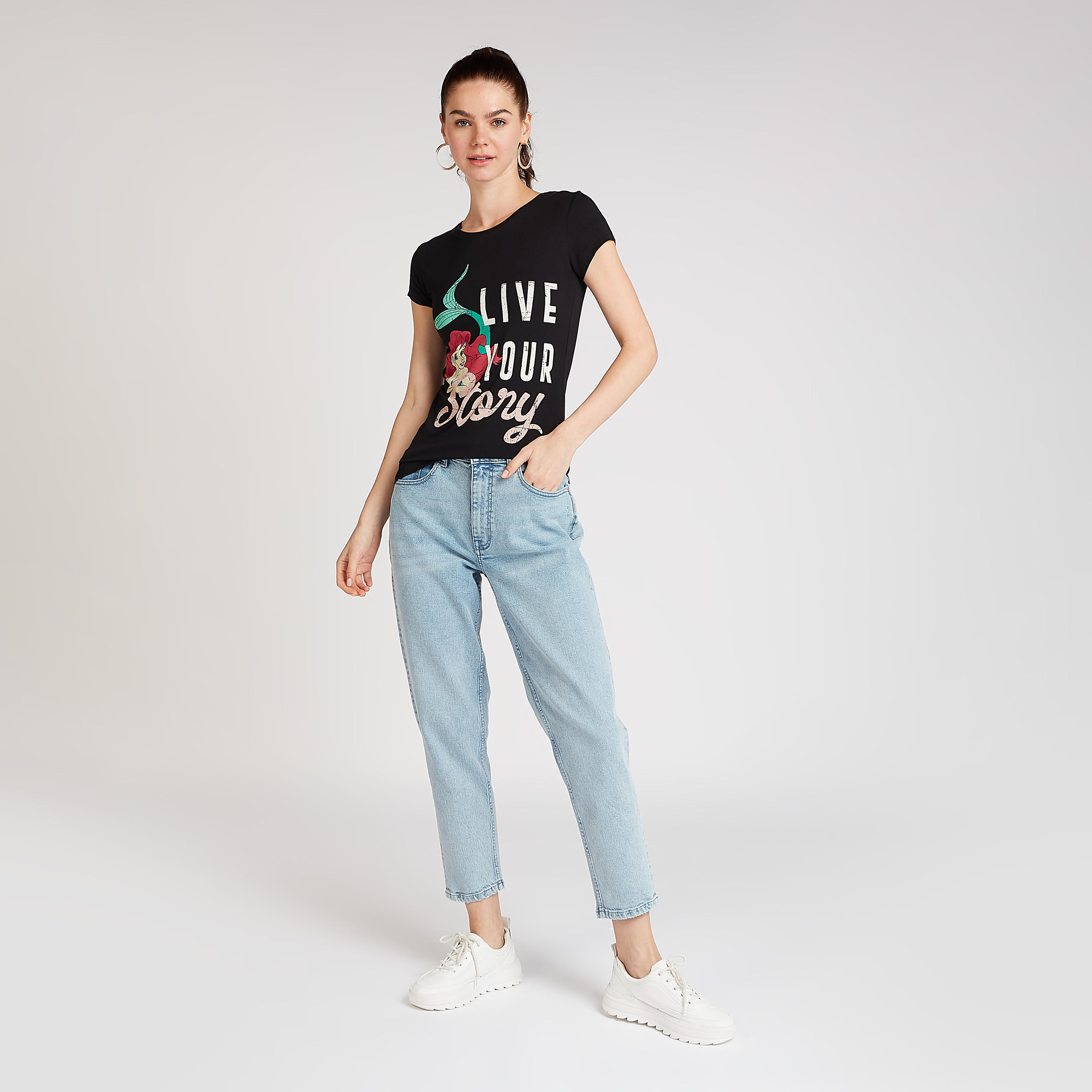 تيشيرت سكيني فيت بياقة مستديرة وأكمام كاب وطبعات إيريال-women-clothing-tshirts-image-2