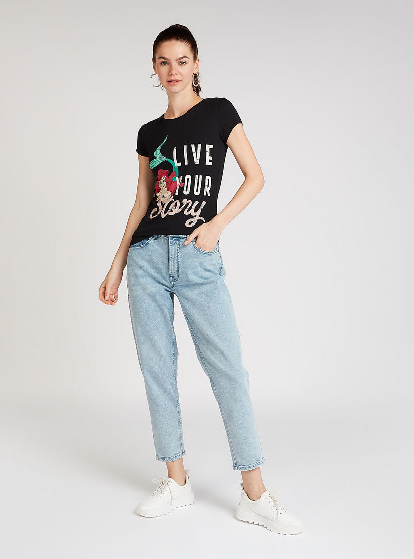 تيشيرت سكيني فيت بياقة مستديرة وأكمام كاب وطبعات إيريال-women-clothing-tshirts-image-2