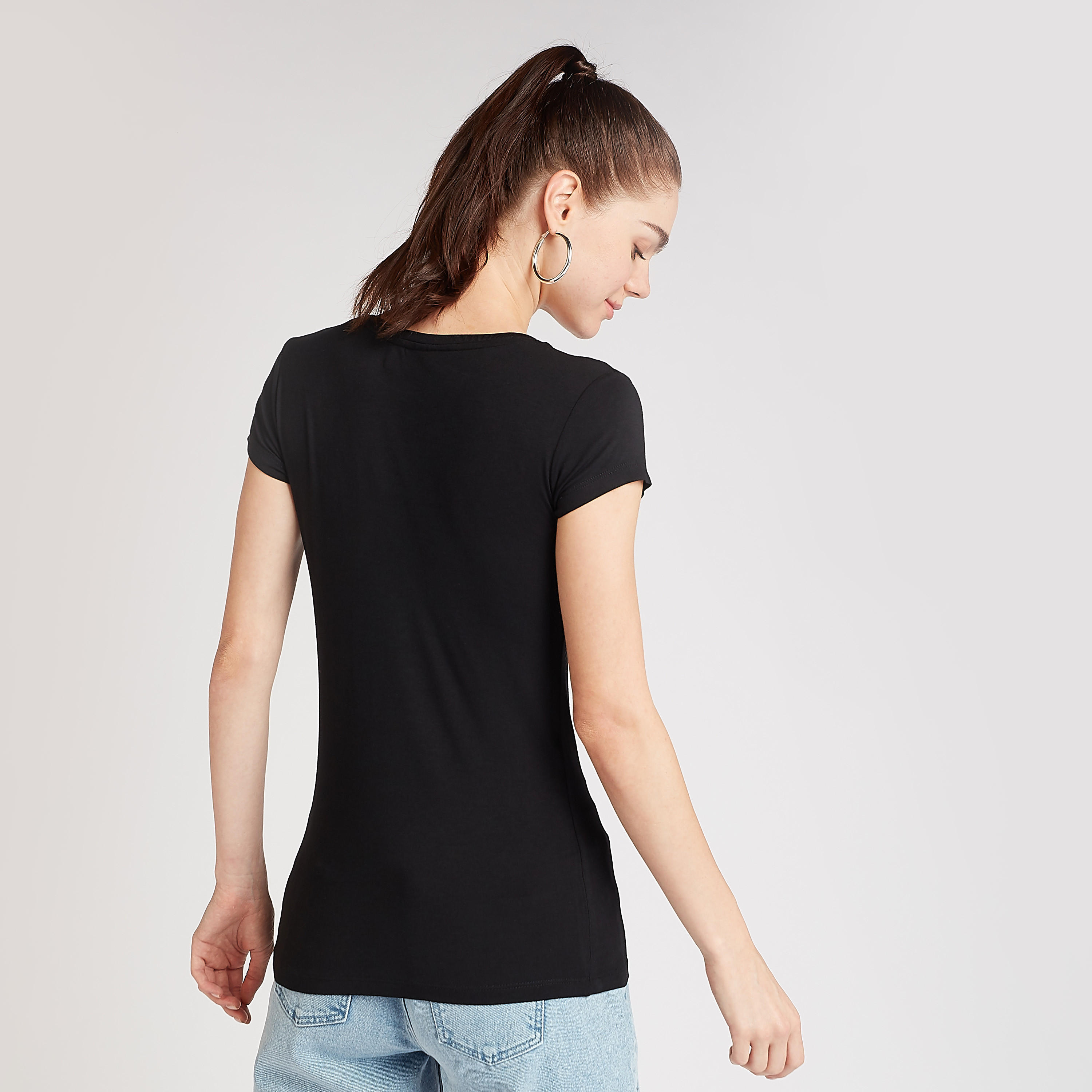 تيشيرت سكيني فيت بياقة مستديرة وأكمام كاب وطبعات إيريال-women-clothing-tshirts-image-4