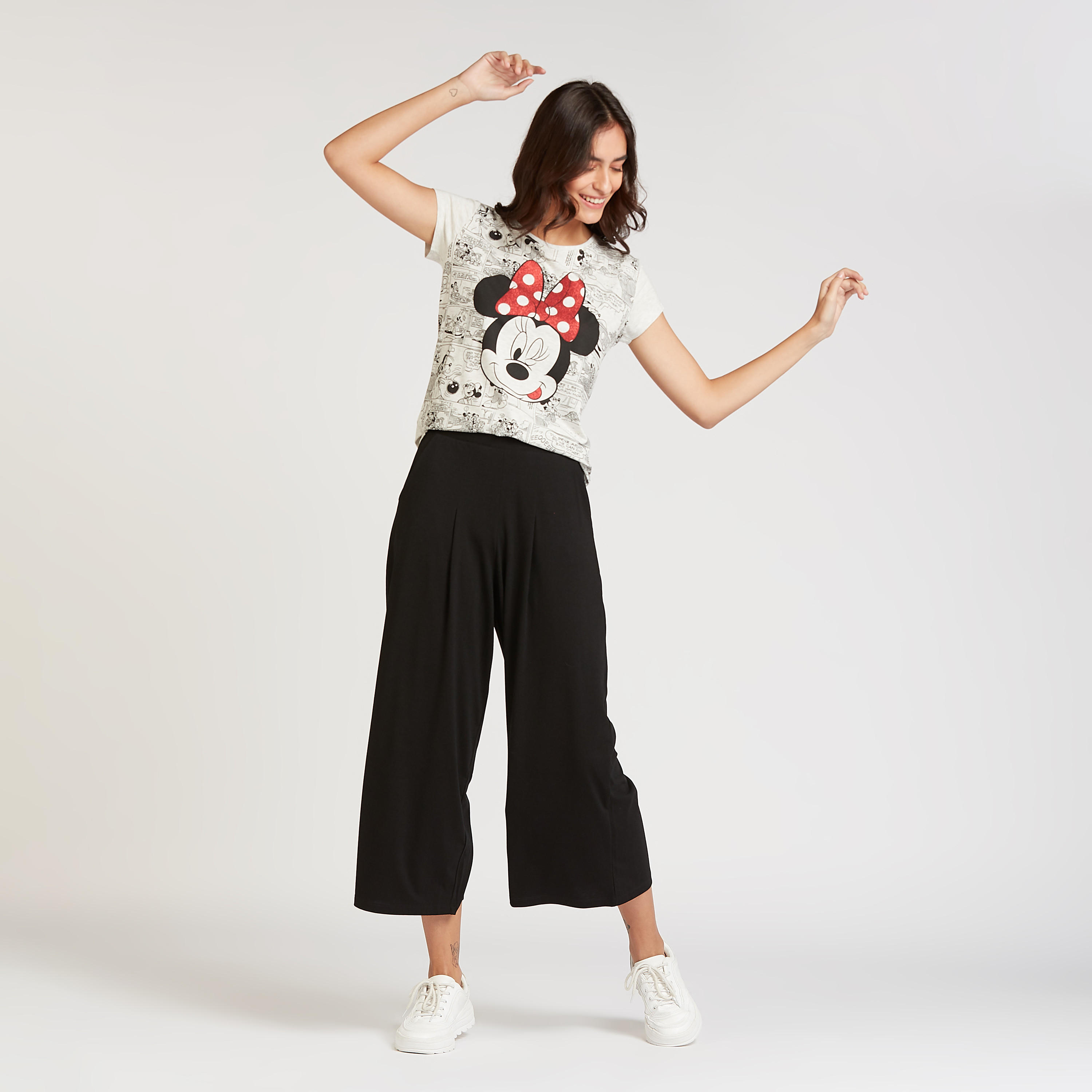 تيشيرت مستدام بياقة مستديرة وأكمام كاب وطبعات ميني ماوس-women-clothing-tshirts-image-2