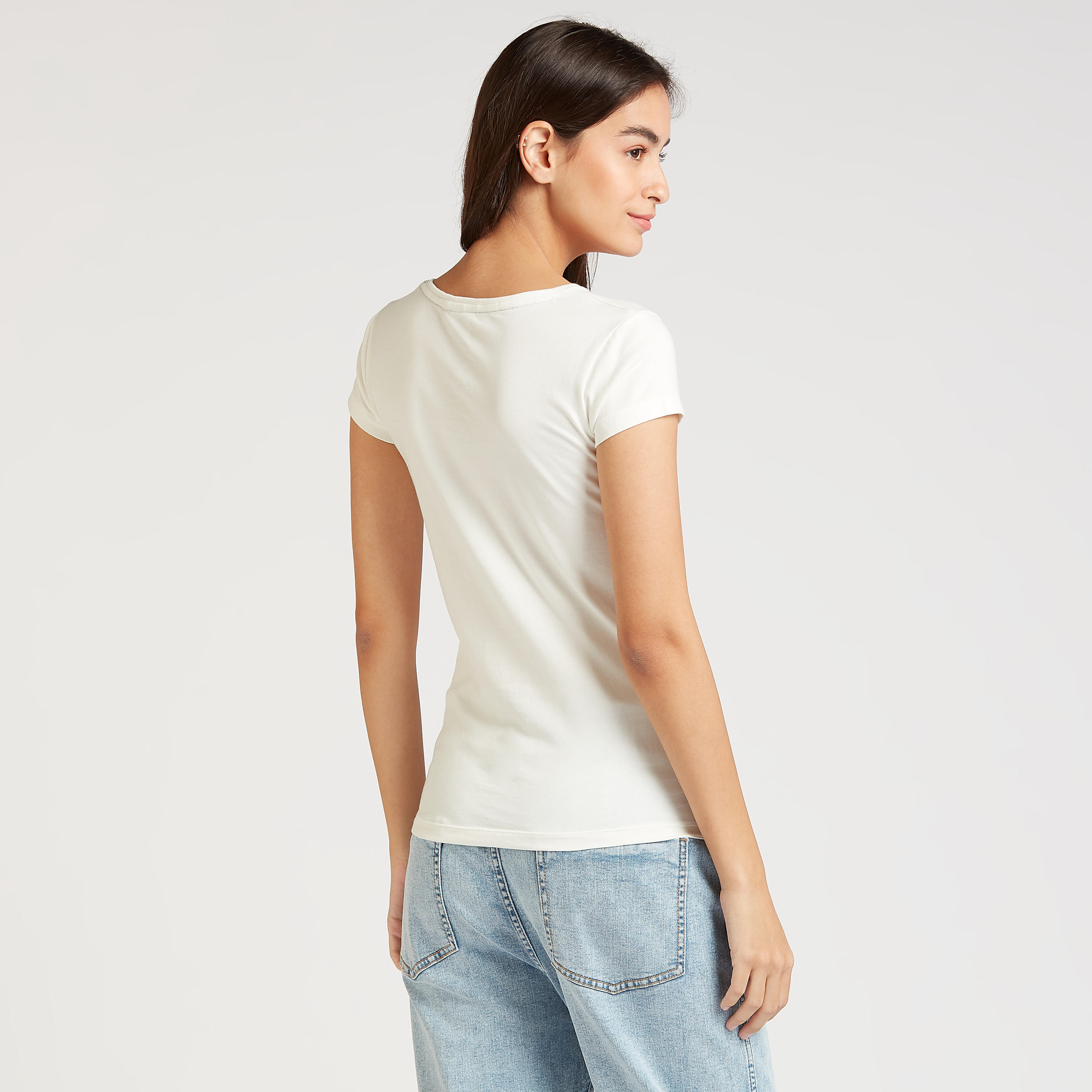 تيشيرت مستدام سليم فيت بياقة مستديرة وأكمام كاب وطبعات داك دونالد-women-clothing-tshirts-image-4