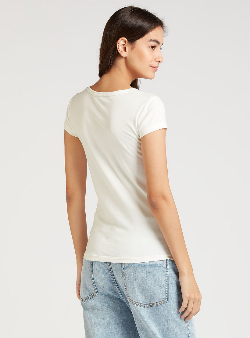 تيشيرت مستدام سليم فيت بياقة مستديرة وأكمام كاب وطبعات داك دونالد-women-clothing-tshirts-image-4