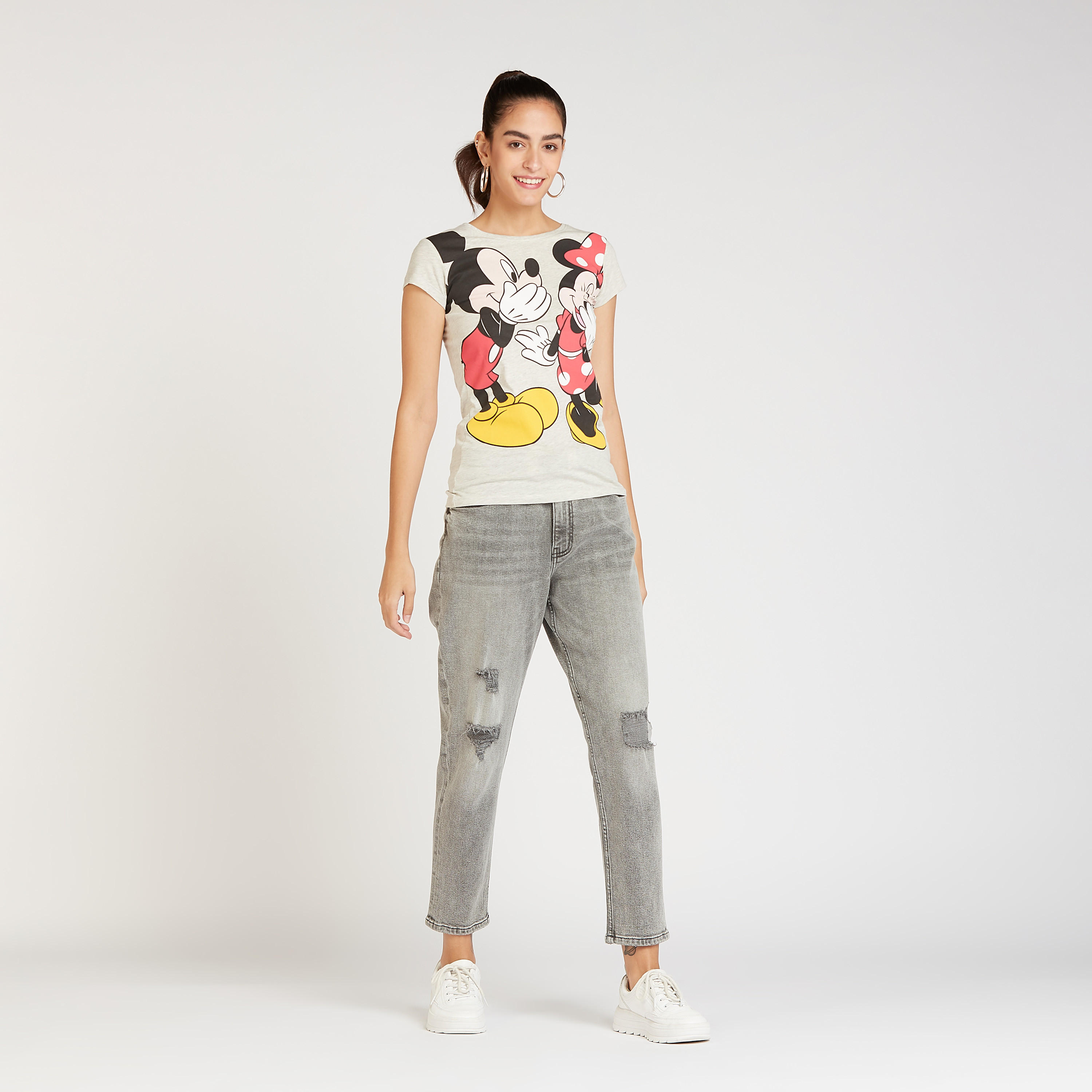 تيشيرت مستدام بياقة ضيقة وأكمام كاب وطبعات ميكي و ميني ماوس-women-clothing-tshirts-image-2