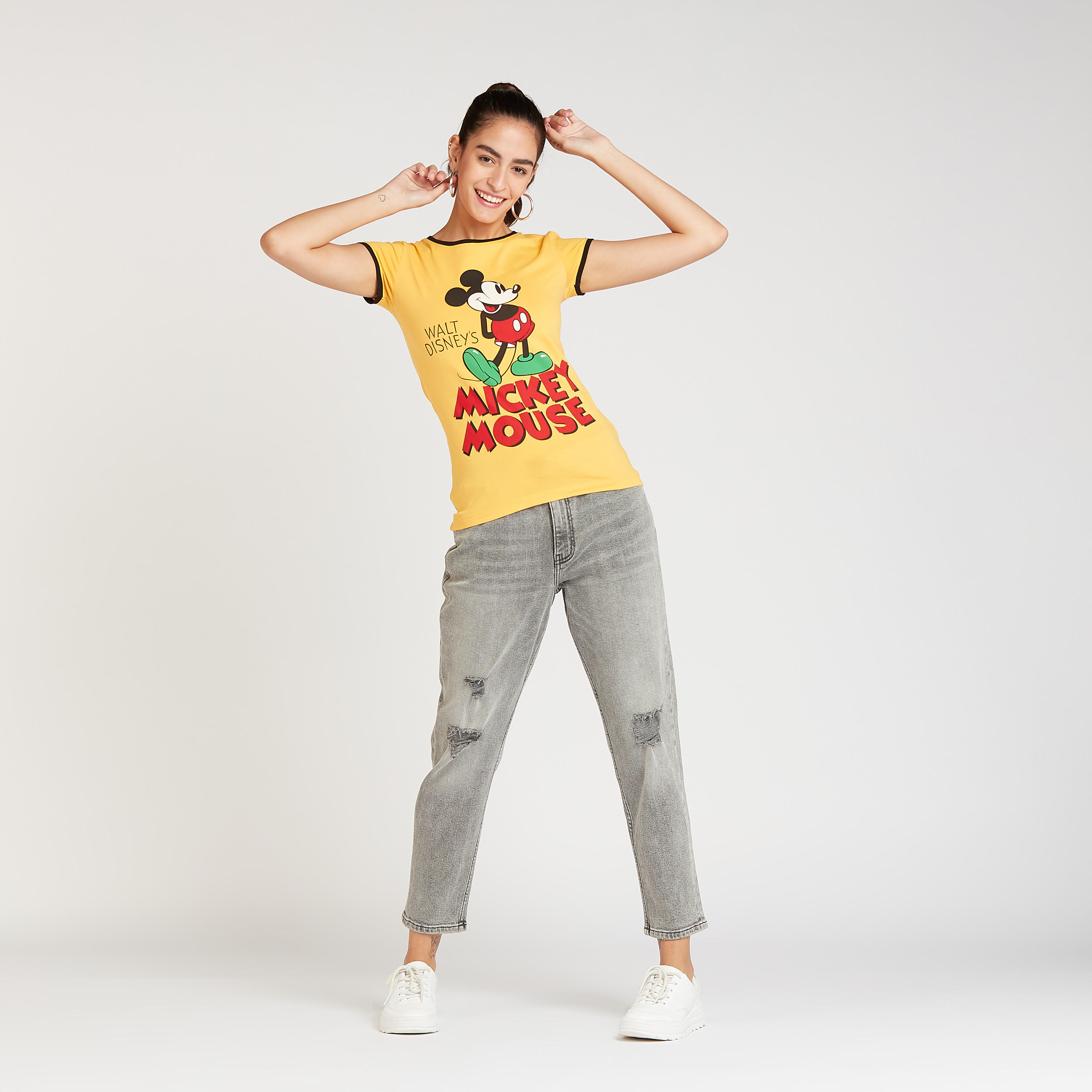 تيشيرت مستدام بياقة مستديرة وأكمام كاب وطبعات ميكي ماوس-women-clothing-tshirts-image-2