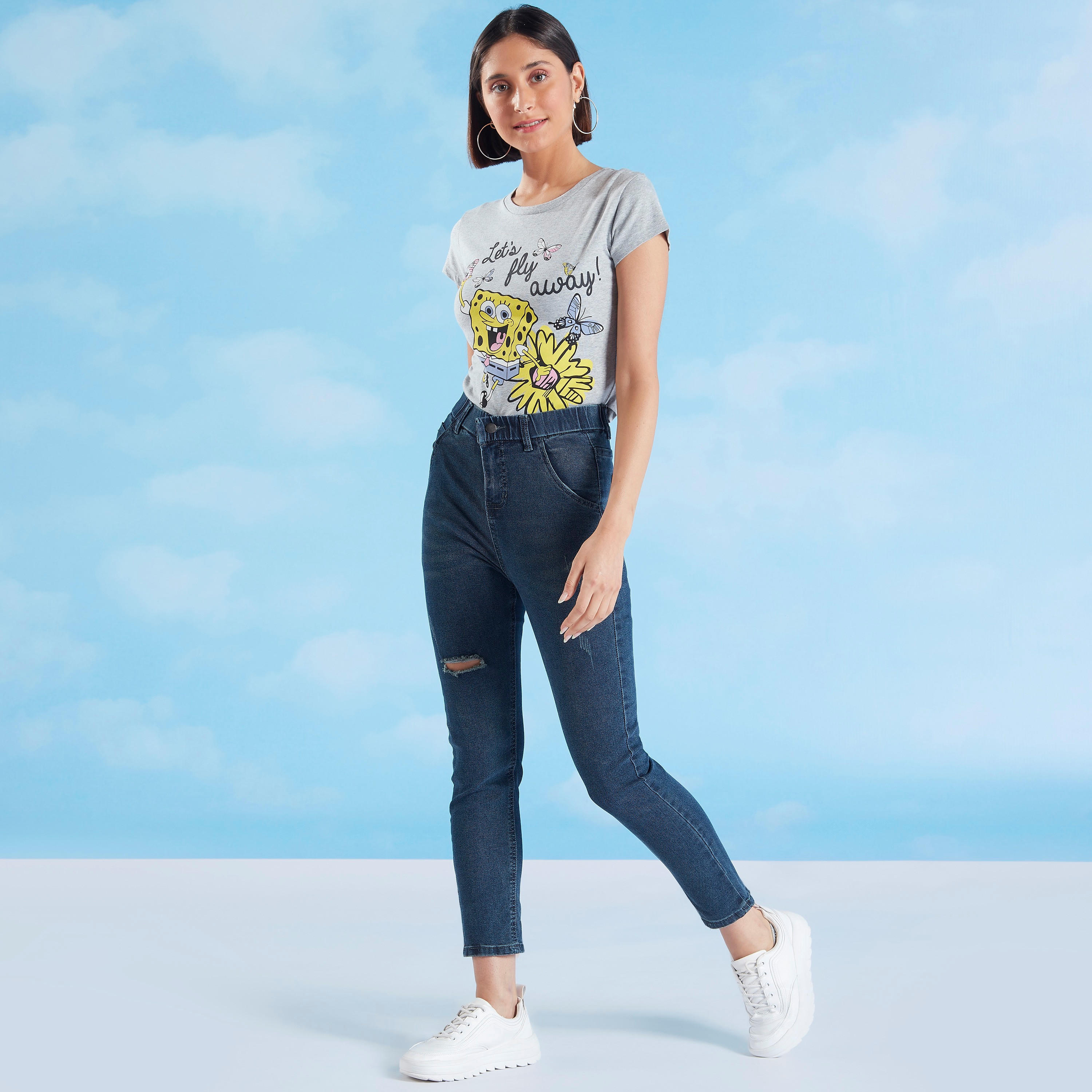 تيشيرت بياقة ضيقة وأكمام قصيرة وطبعات جرافيكيّة-women-clothing-tshirts-image-2