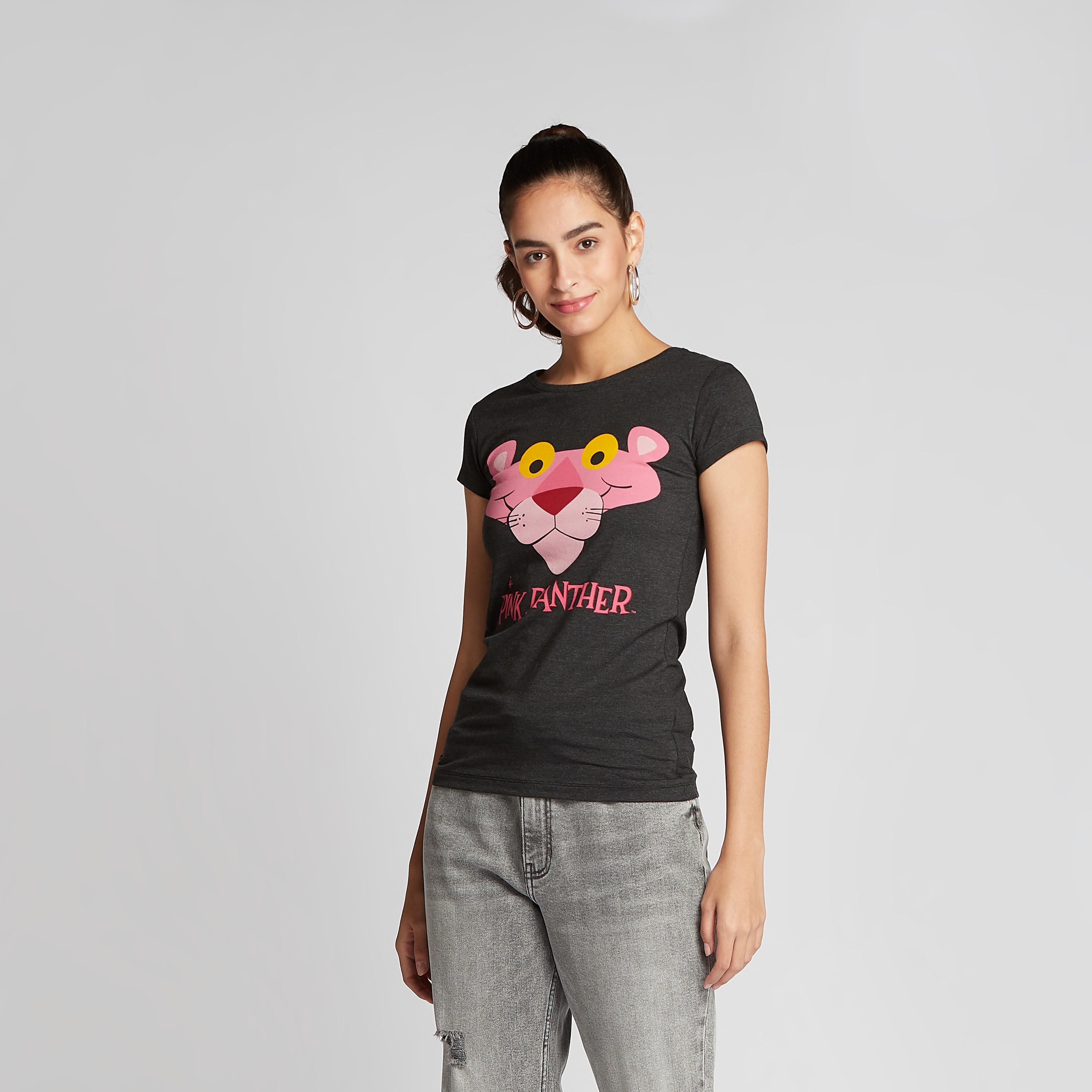 تيشيرت مستدام بطبعات بينك بانتر بياقة مستديرة وأكمام كاب-women-clothing-tshirts-image-1