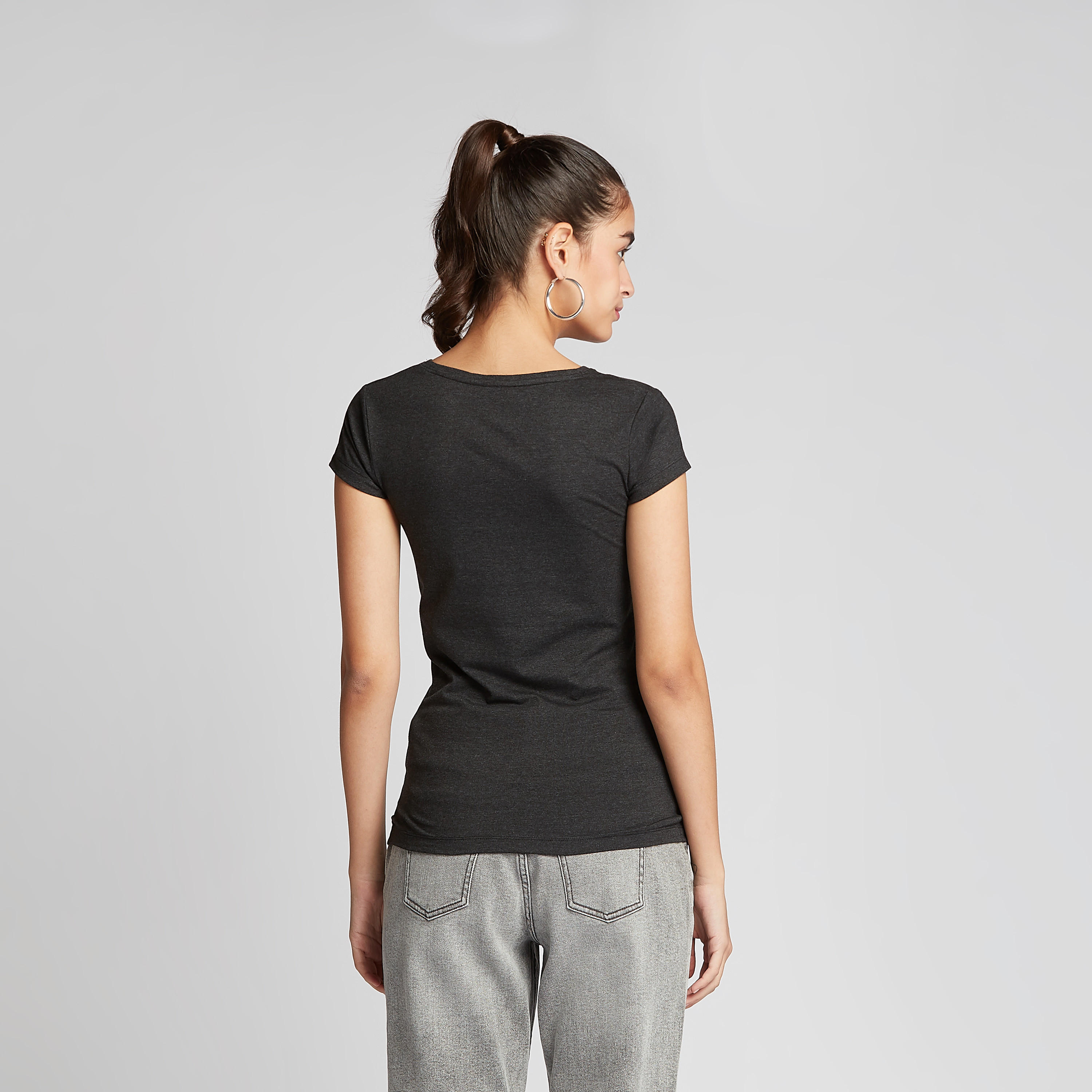 تيشيرت مستدام بطبعات بينك بانتر بياقة مستديرة وأكمام كاب-women-clothing-tshirts-image-4