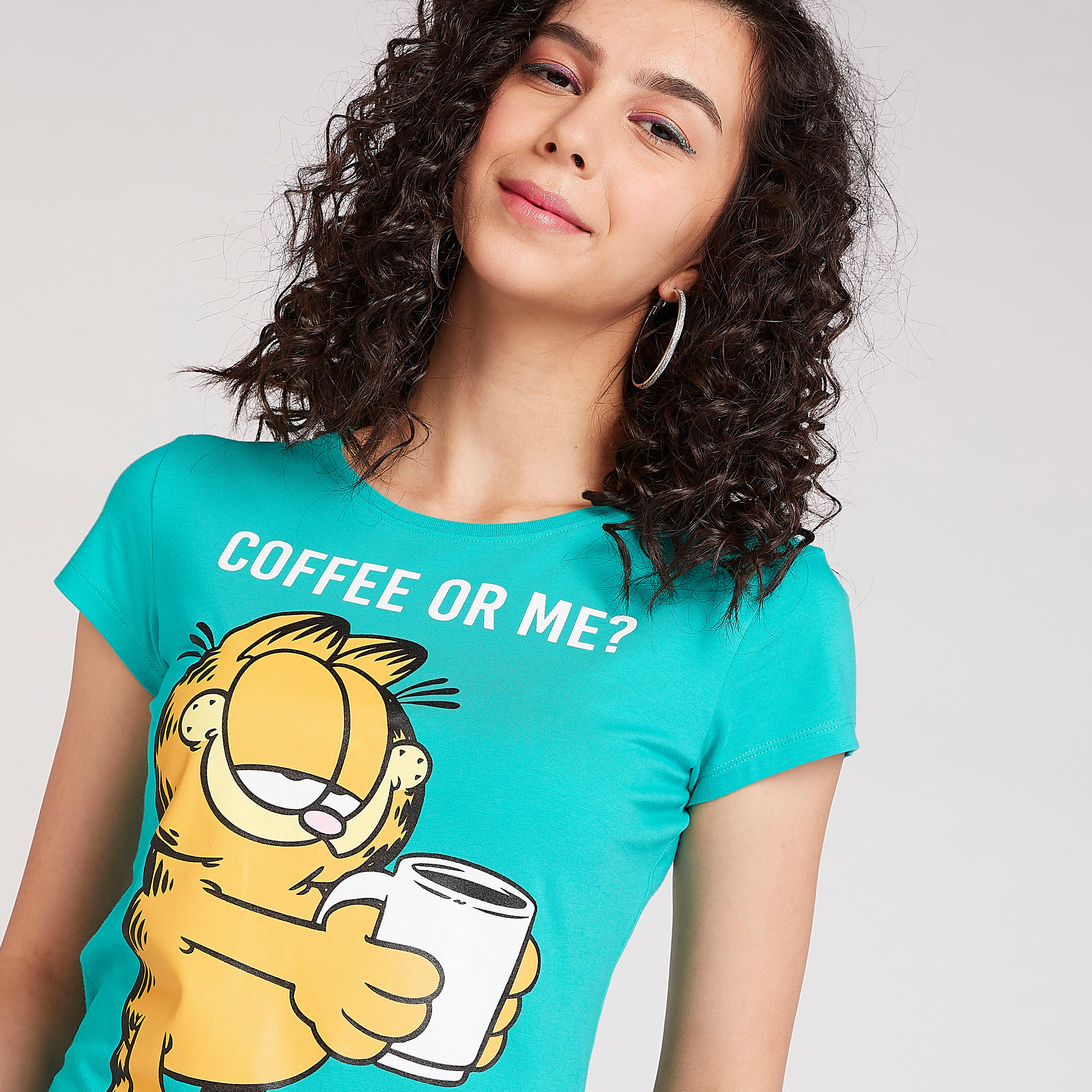 تيشيرت مستدام بياقة ضيّقة وأكمام كاب وطبعات غارفيد-women-clothing-tshirts-image-1
