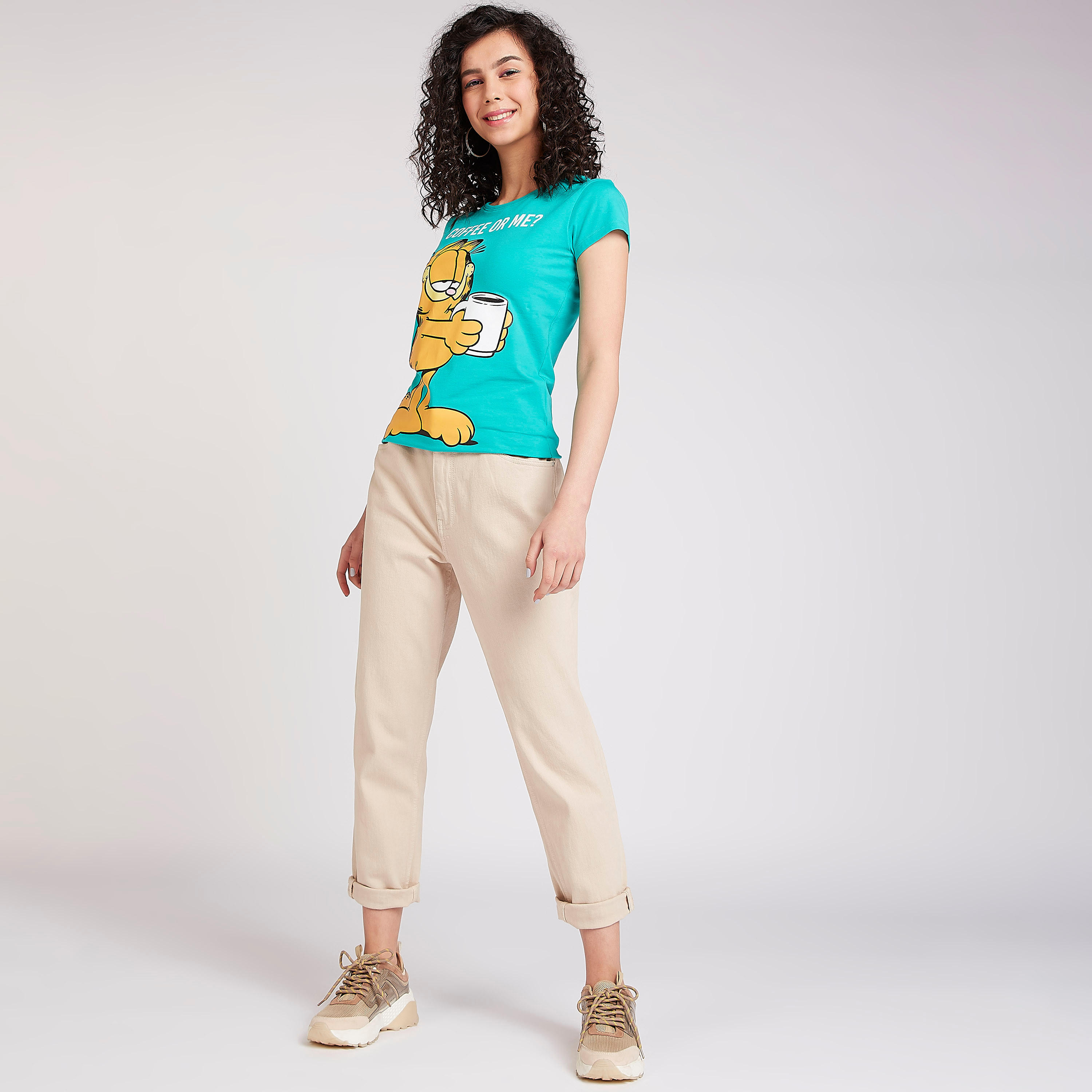 تيشيرت مستدام بياقة ضيّقة وأكمام كاب وطبعات غارفيد-women-clothing-tshirts-image-2