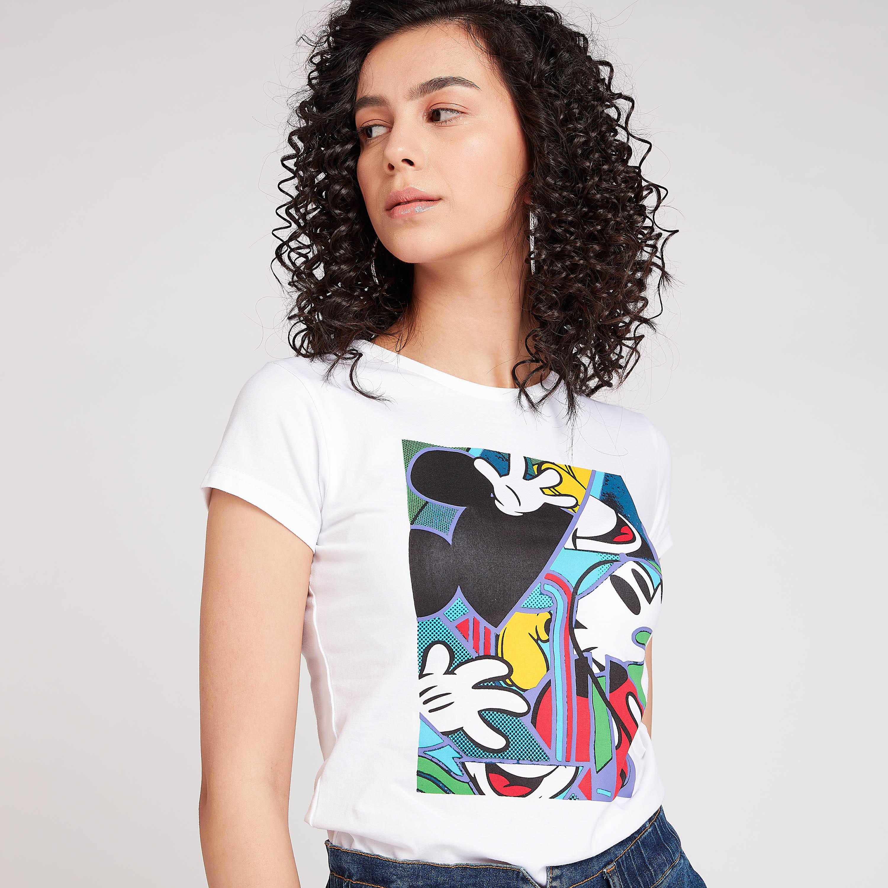 تيشيرت سكيني فيت بياقة ضيقة وأكمام كاب وطبعات ميكي ماوس-women-clothing-tshirts-image-1