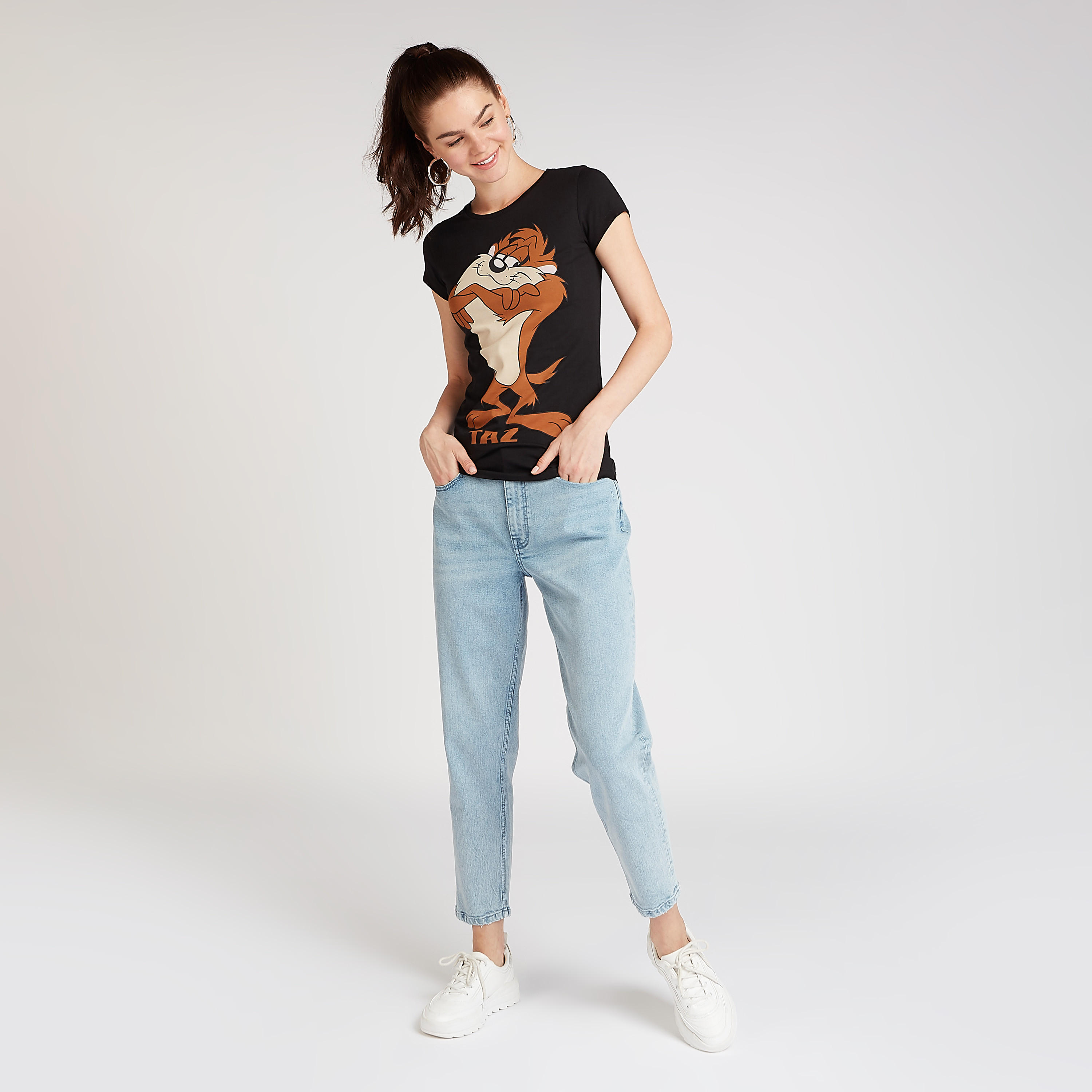 تيشيرت بياقة مستديرة وأكمام كاب وطبعات تاز-women-clothing-tshirts-image-2