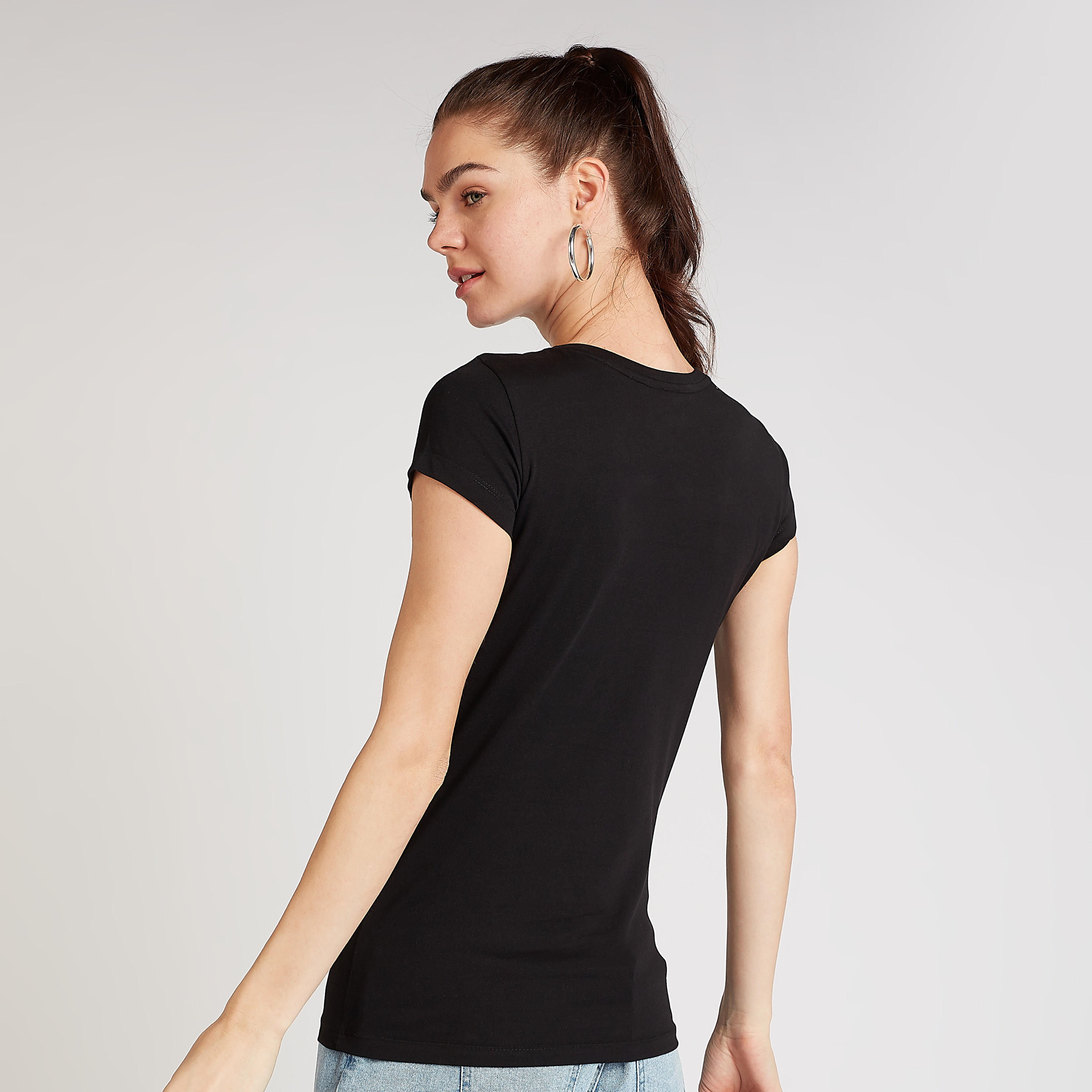 تيشيرت بياقة مستديرة وأكمام كاب وطبعات تاز-women-clothing-tshirts-image-4
