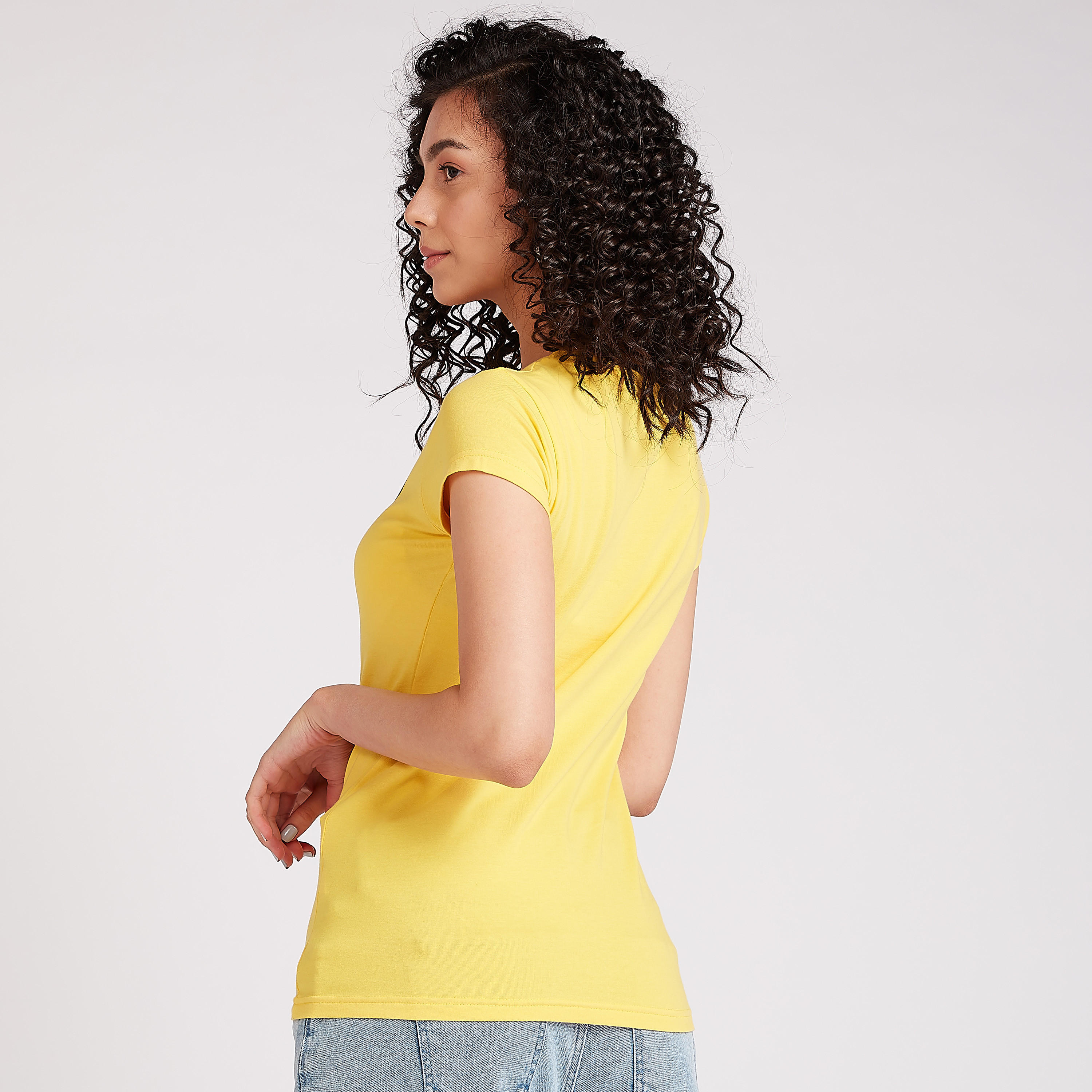 تيشيرت سكيني فيت بياقة ضيقة وأكمام كاب وطبعات تويتي-women-clothing-tshirts-image-4