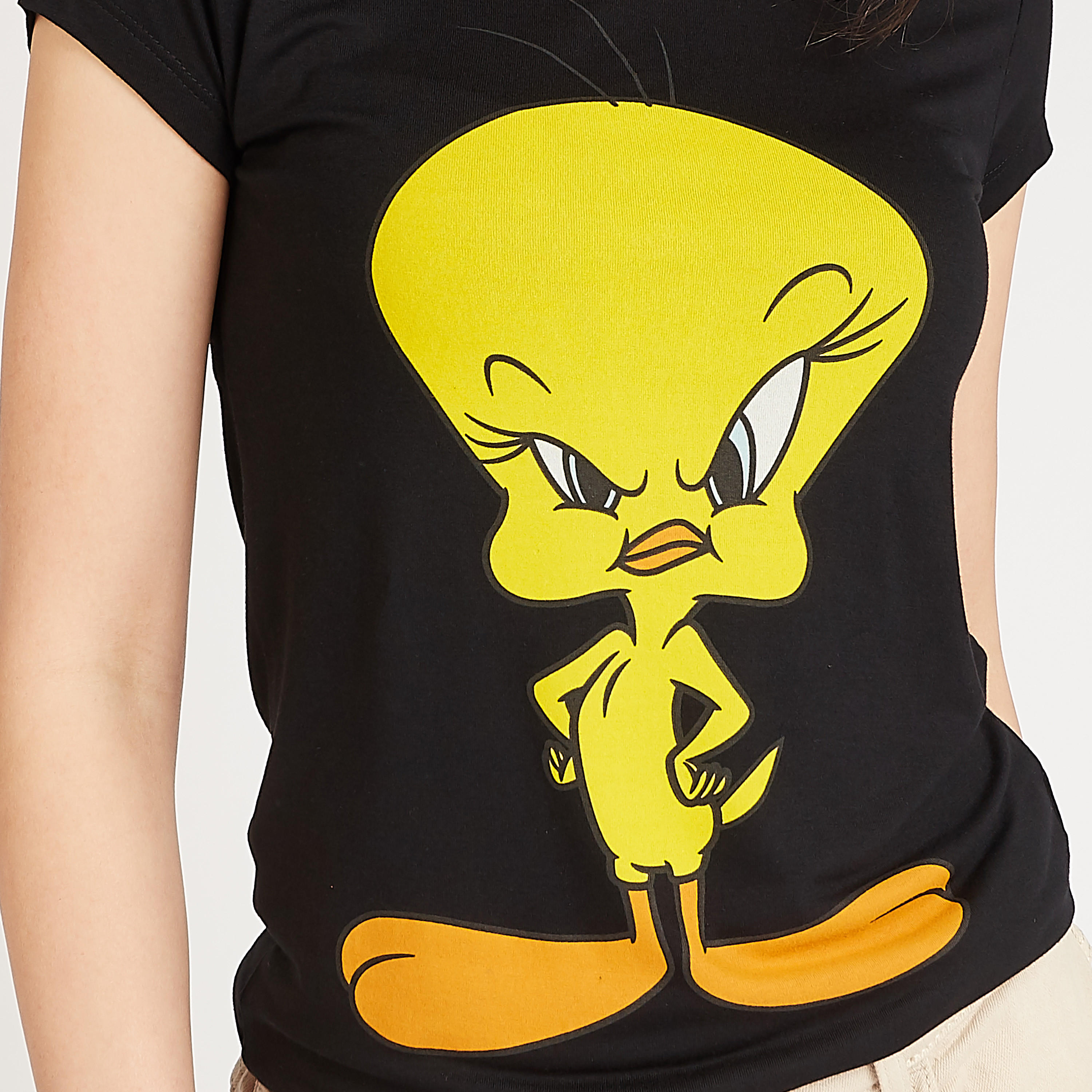 تيشيرت سكيني بياقة ضيقة وأكمام كاب و بطبعات تويتي جرافيك-women-clothing-tshirts-image-3