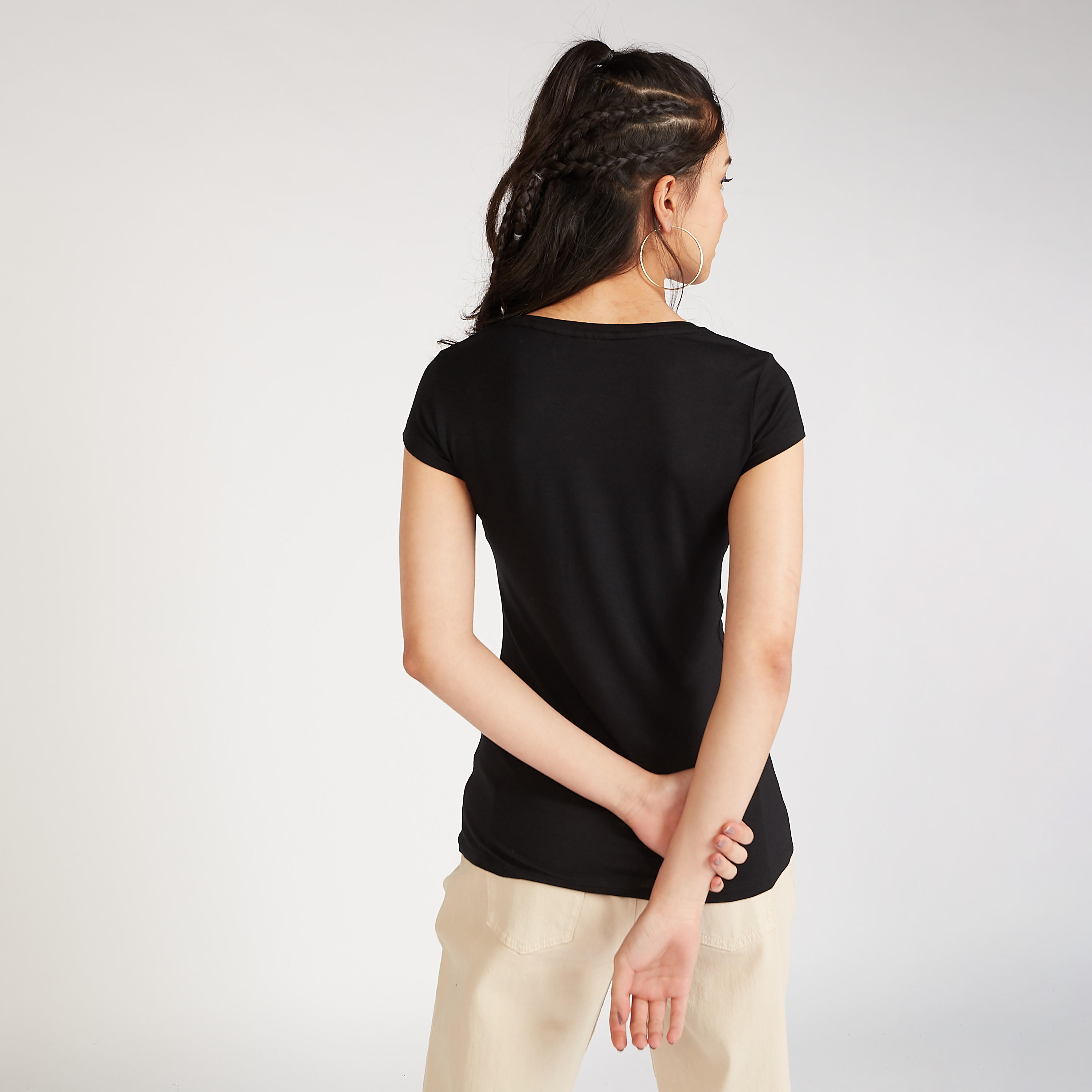 تيشيرت سكيني بياقة ضيقة وأكمام كاب و بطبعات تويتي جرافيك-women-clothing-tshirts-image-4