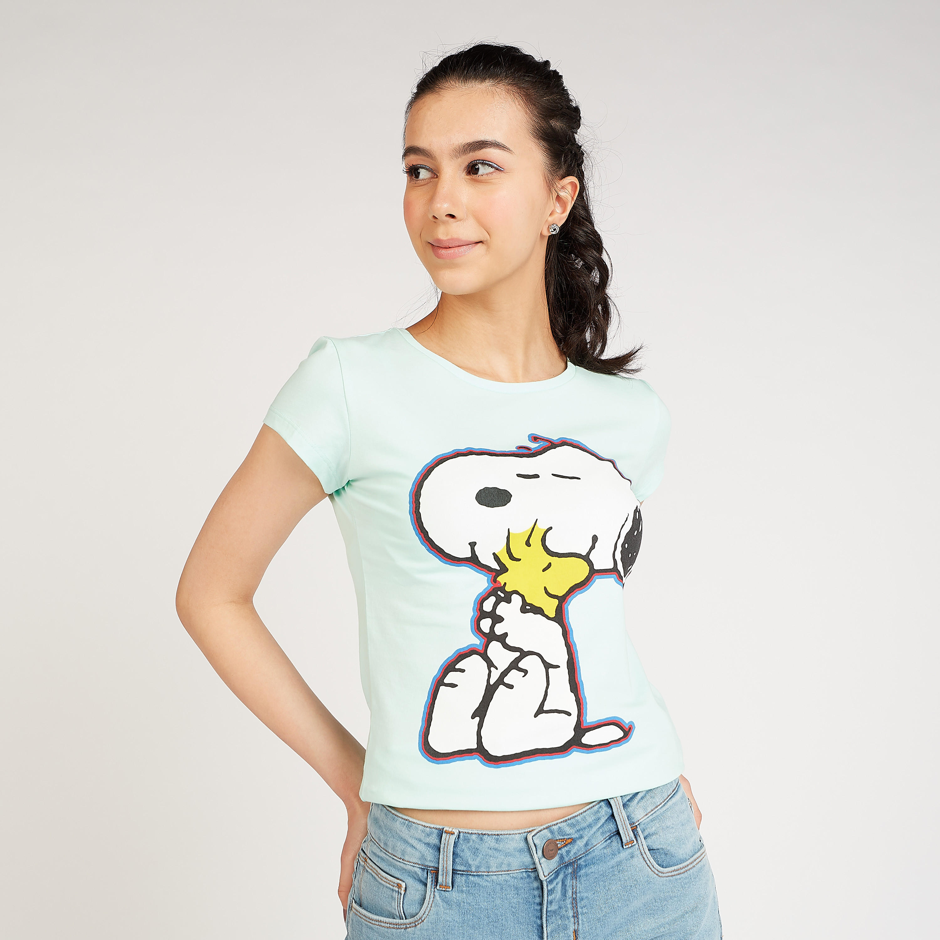 تيشيرت سكيني بأكمام كاب وطبعات سنوبي جرافيك-women-clothing-tshirts-image-1