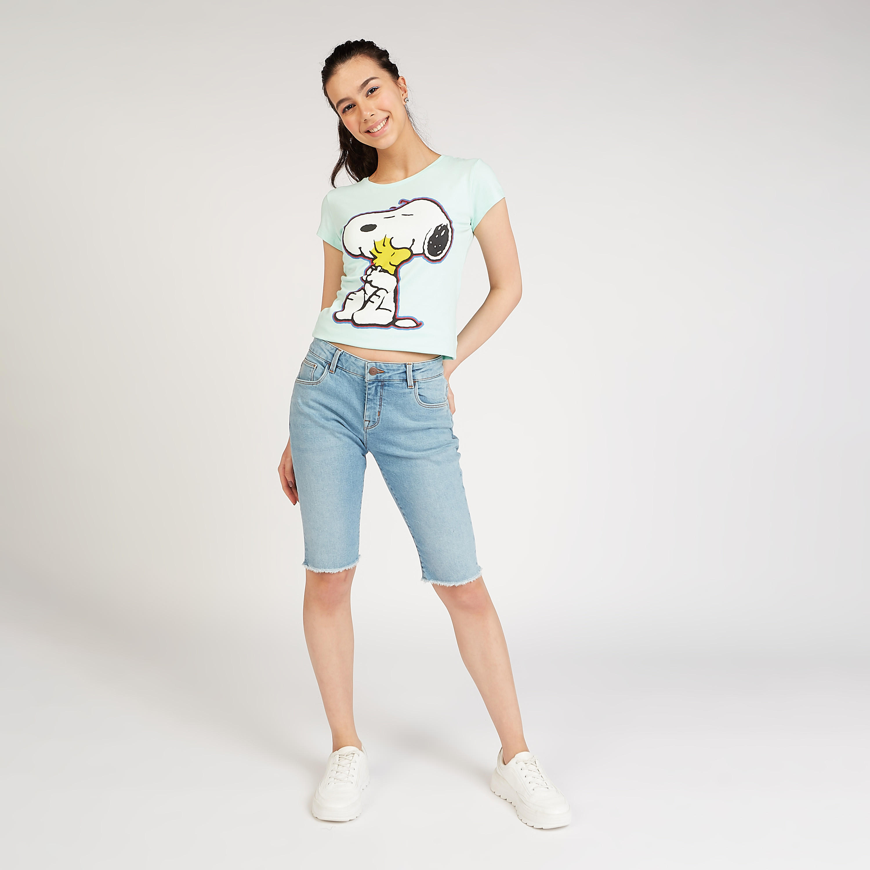 تيشيرت سكيني بأكمام كاب وطبعات سنوبي جرافيك-women-clothing-tshirts-image-2