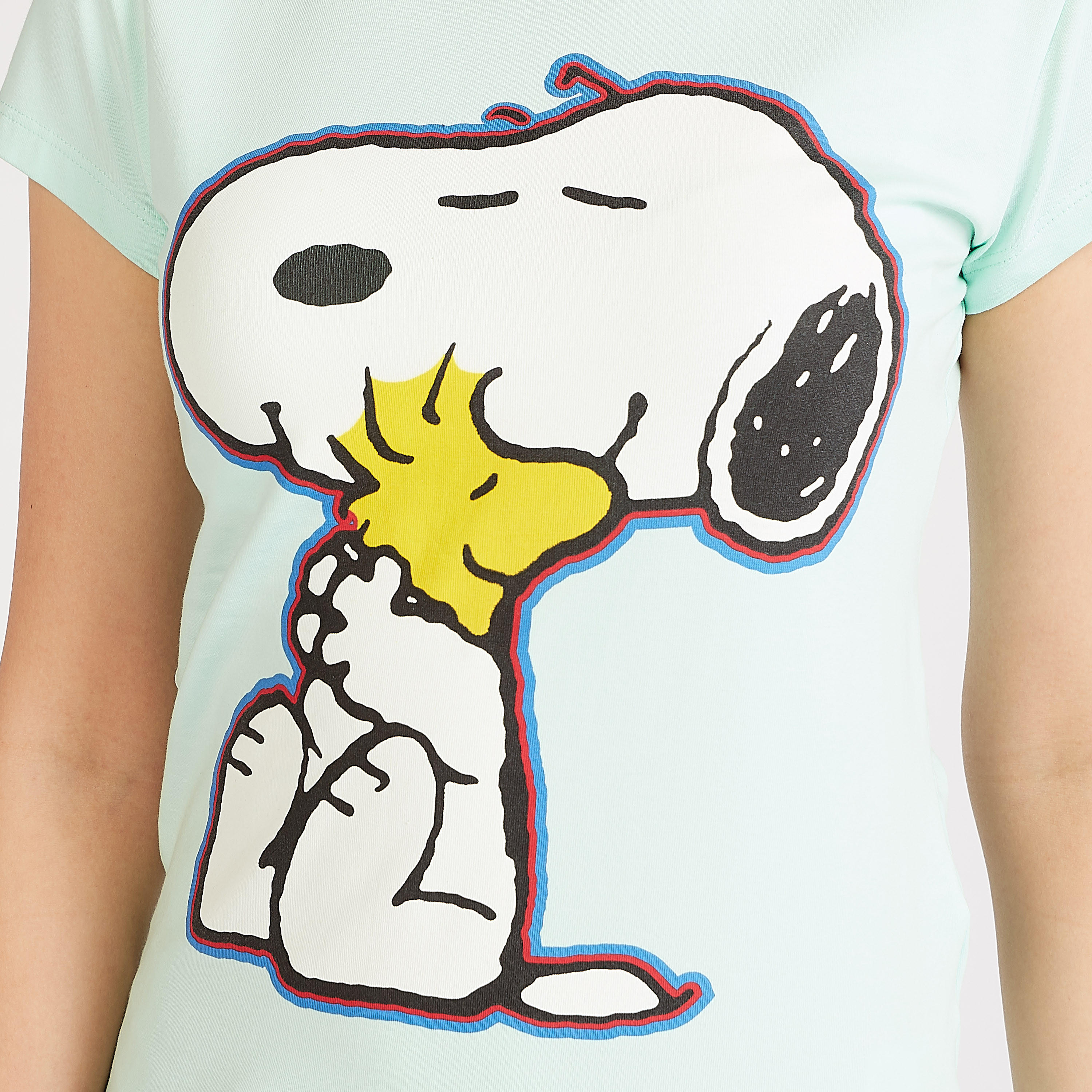 تيشيرت سكيني بأكمام كاب وطبعات سنوبي جرافيك-women-clothing-tshirts-image-3