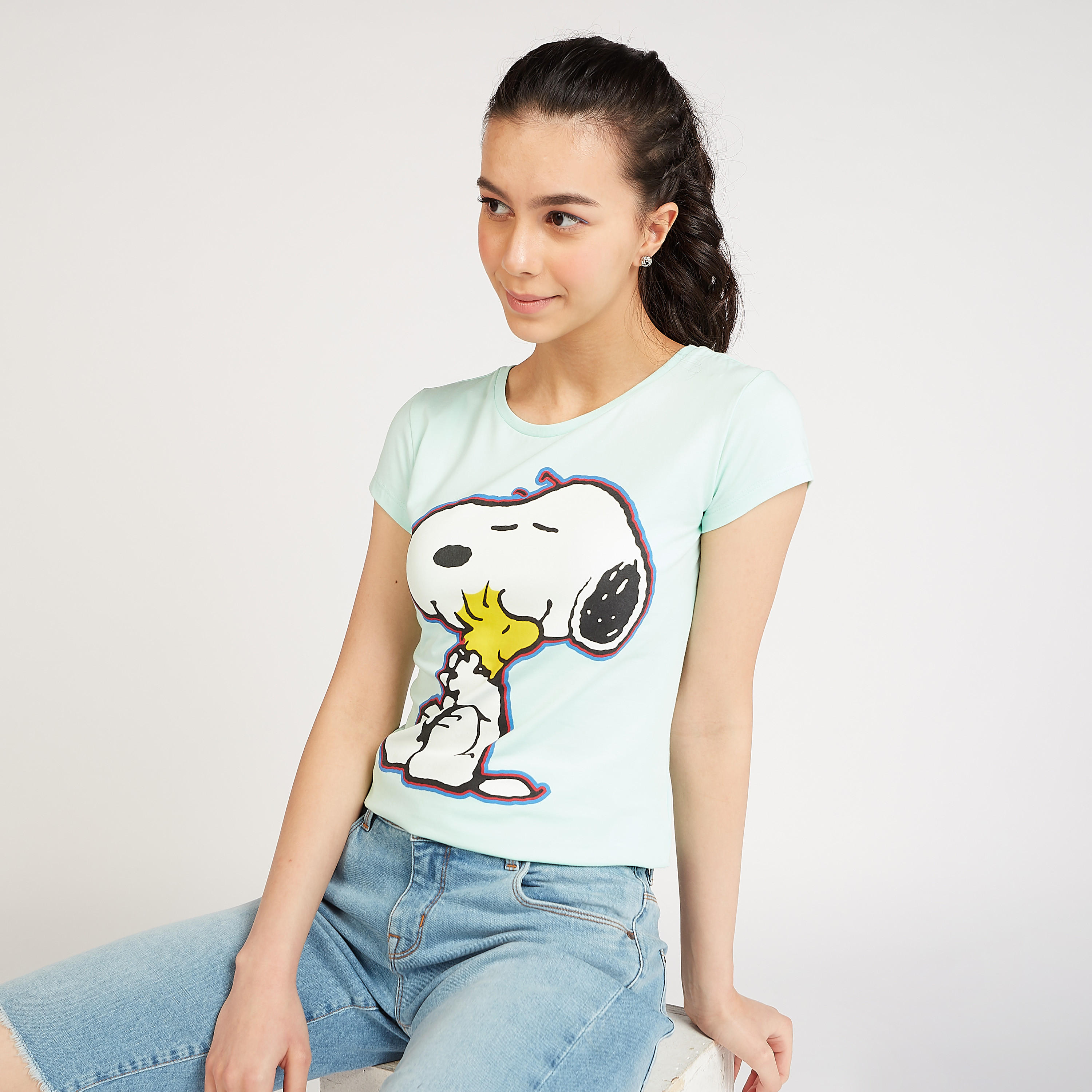 تيشيرت سكيني بأكمام كاب وطبعات سنوبي جرافيك-women-clothing-tshirts-image-4