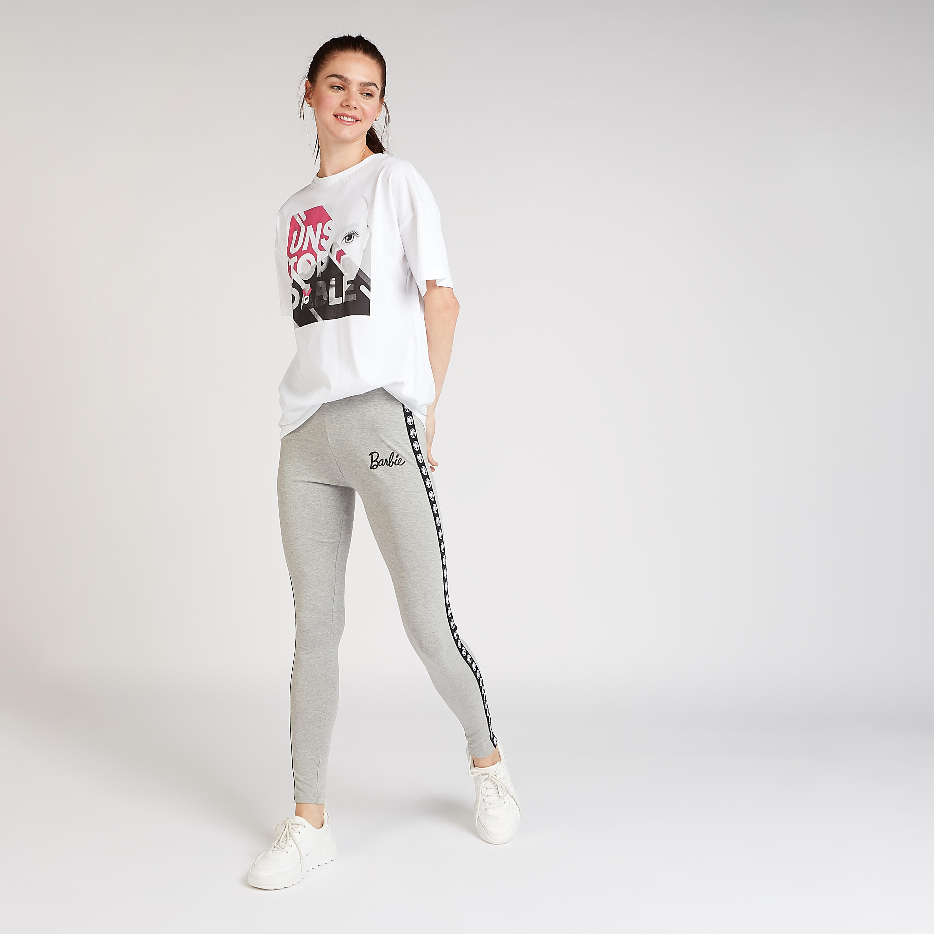 بنطلون ليقنز مستدام بخصر مطّاطي وطبعات باربي-women-clothing-bottoms-leggings-image-2