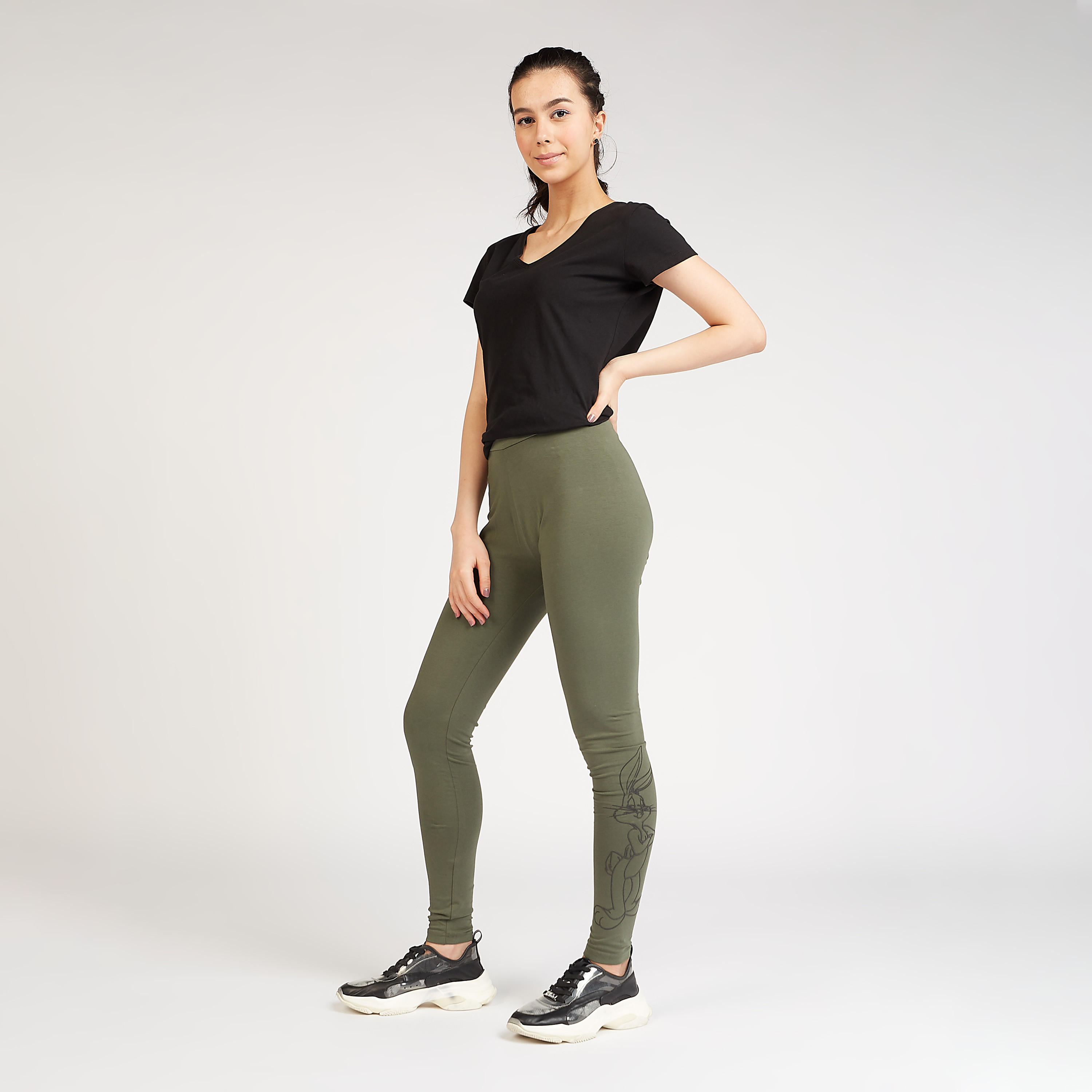 بنطلون ليقنز بخصر مطّاطي وطبعات باجز باني-women-clothing-bottoms-leggings-image-2