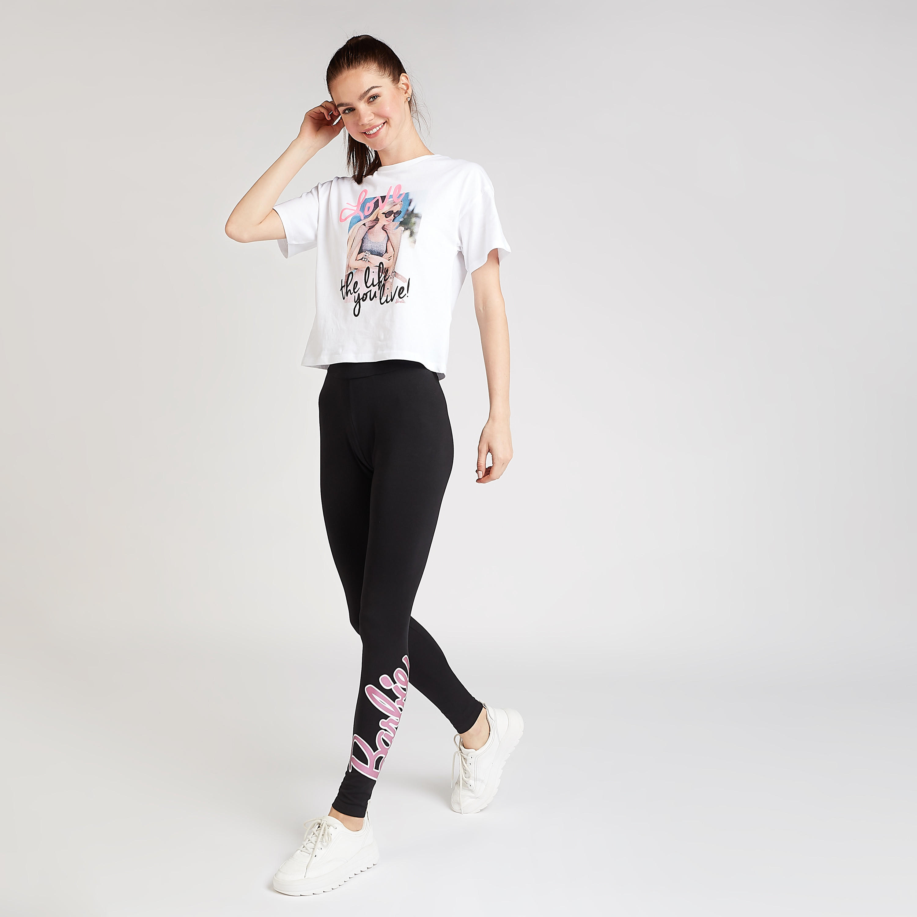 بنطلون مستدام ليقنز بطبعات باربي وخصر مطّاطي-women-clothing-bottoms-leggings-image-2