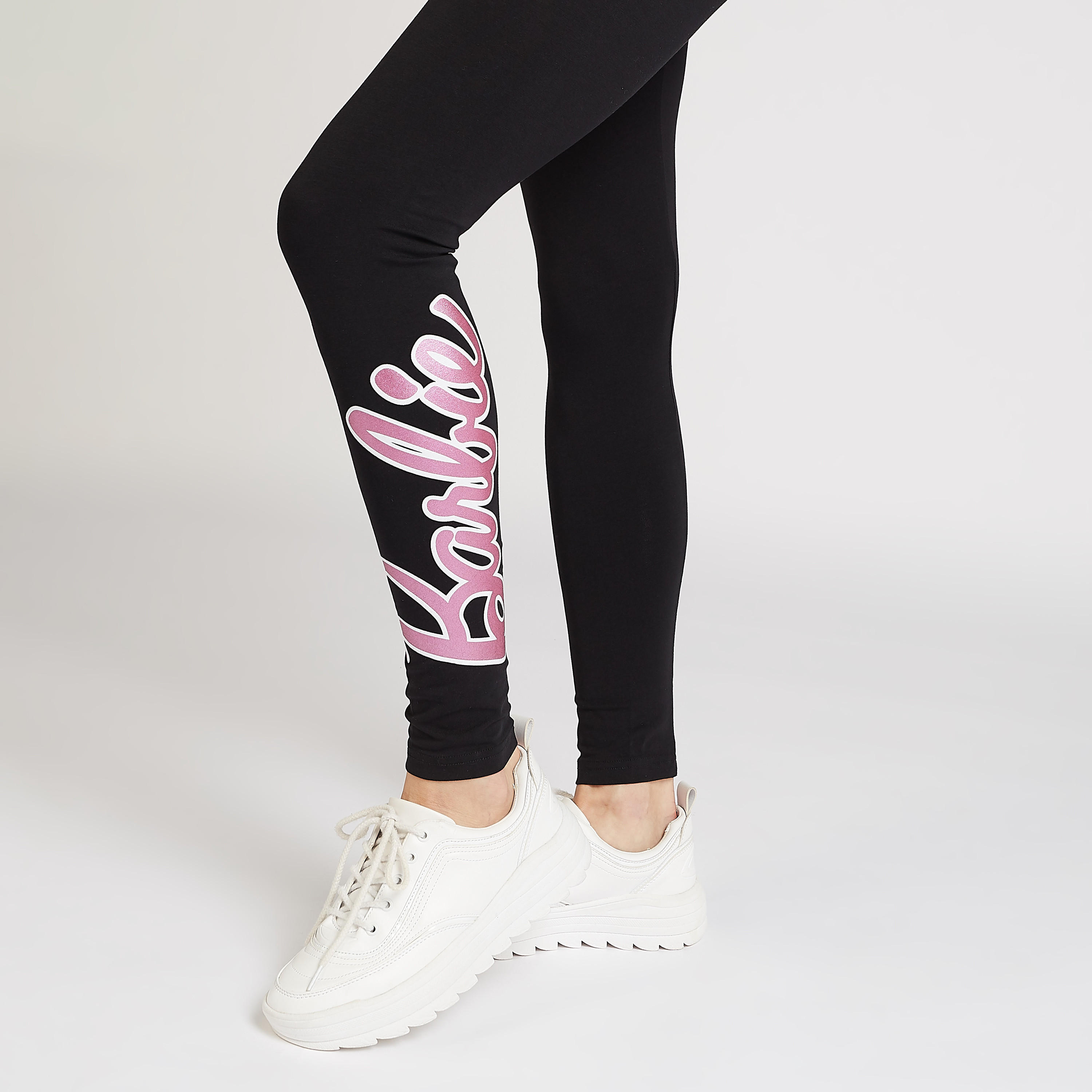 بنطلون مستدام ليقنز بطبعات باربي وخصر مطّاطي-women-clothing-bottoms-leggings-image-3
