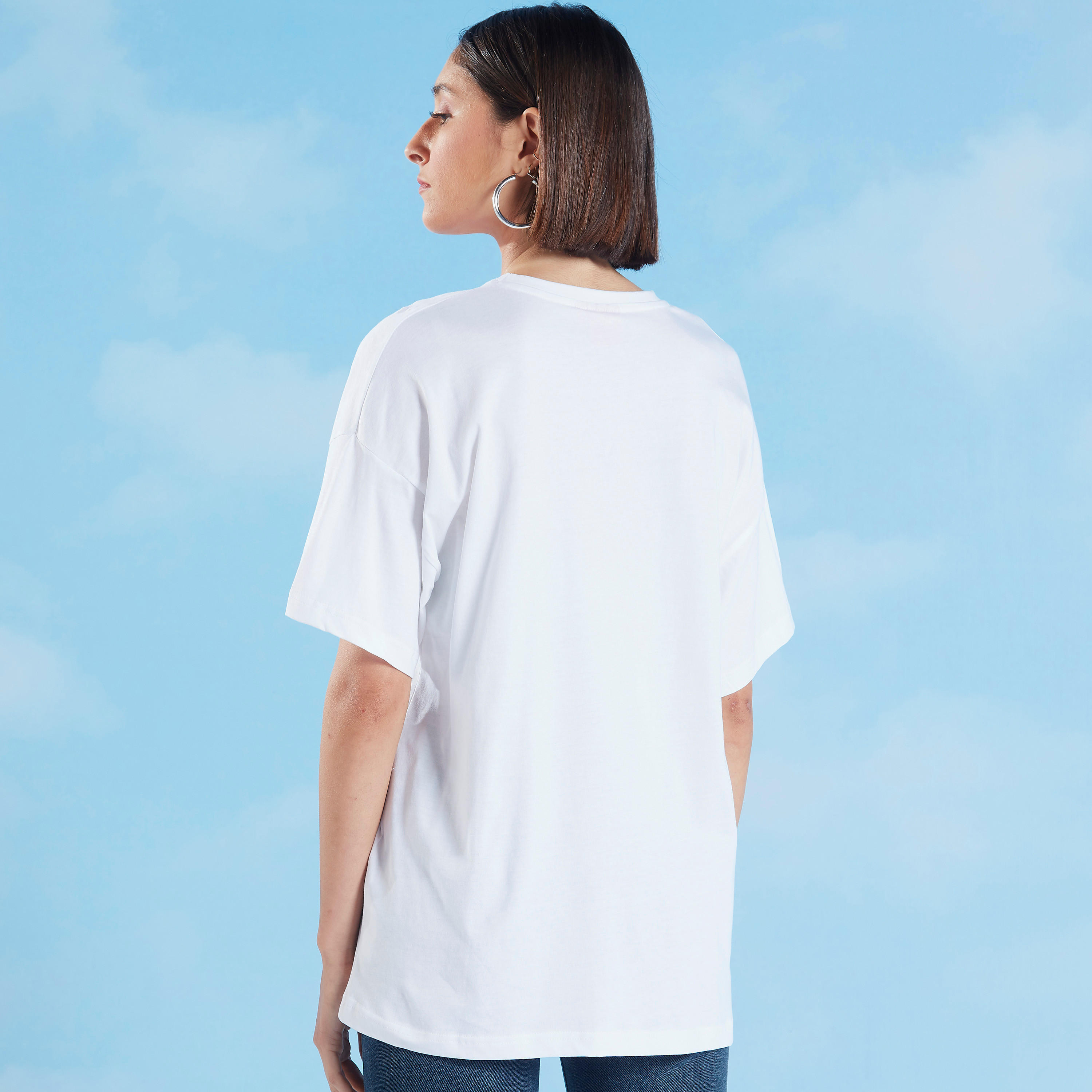 تيشيرت سكيني فيت بأكمام قصيرة وياقة ضيقة وطبعات جرافيك-women-clothing-tshirts-image-4