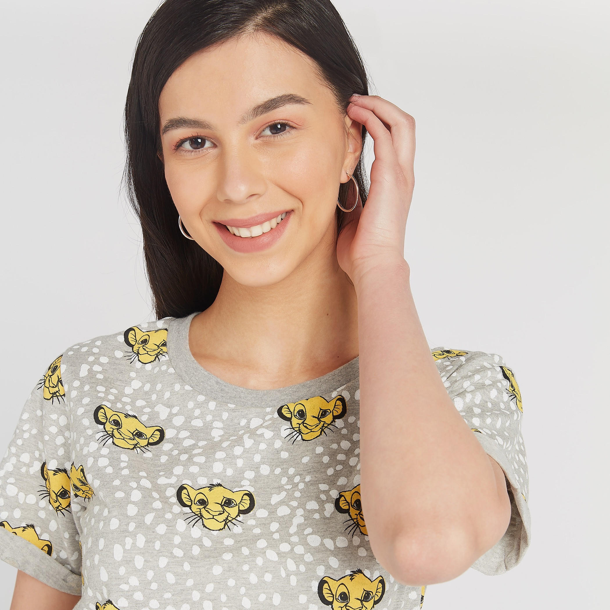 تيشيرت بياقة مستديرة وأكمام كاب وطبعات جرافيك-women-clothing-tshirts-image-3