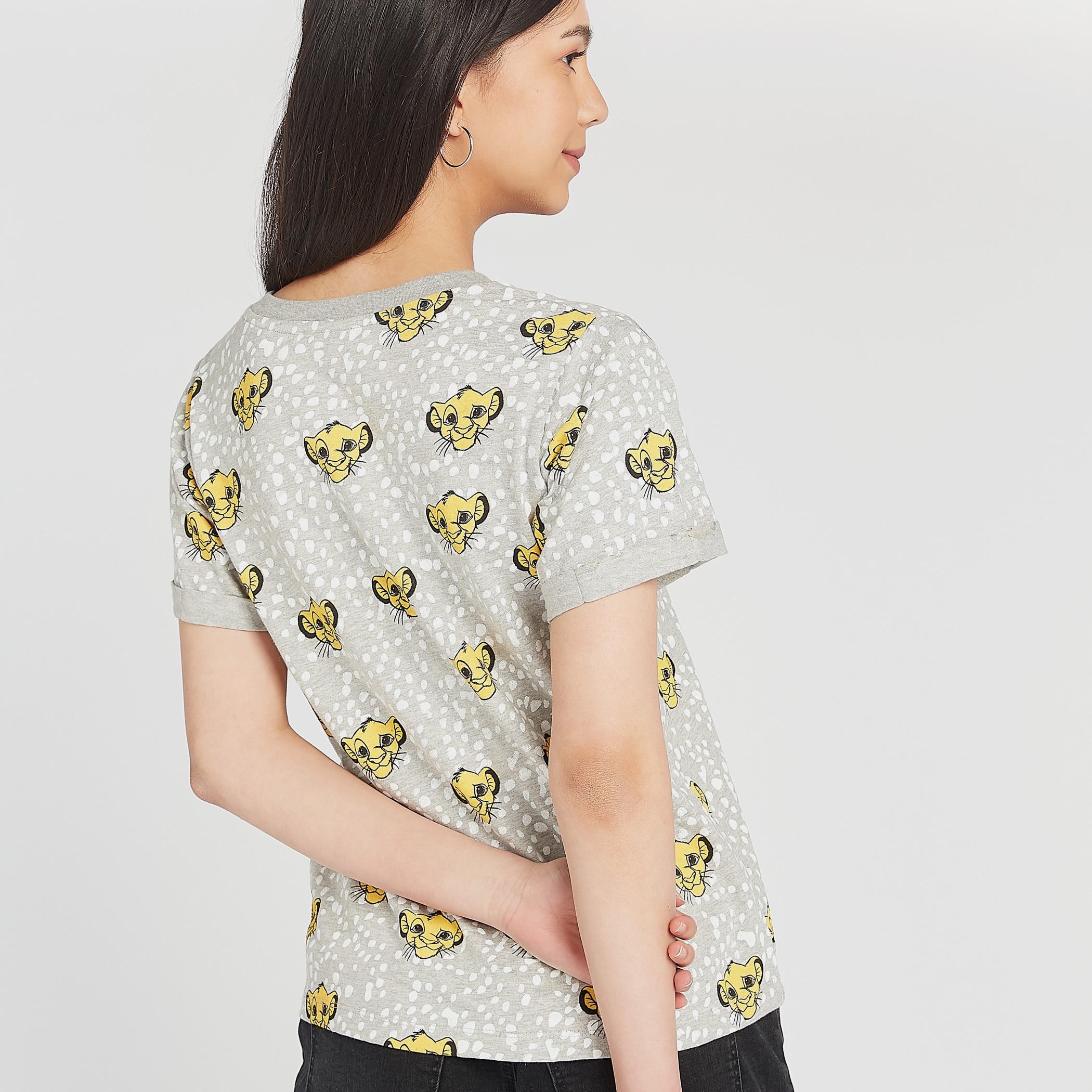 تيشيرت بياقة مستديرة وأكمام كاب وطبعات جرافيك-women-clothing-tshirts-image-4