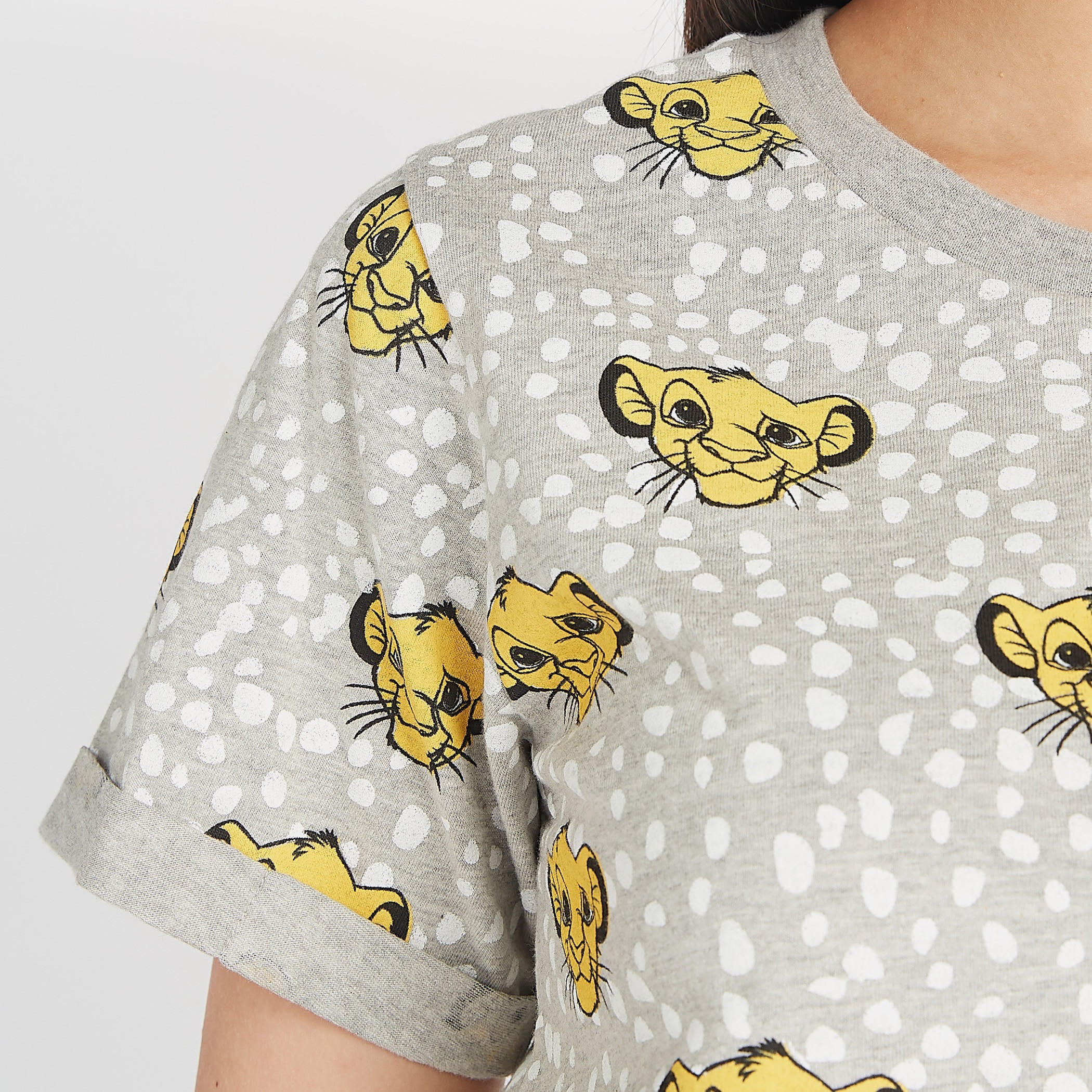 تيشيرت بياقة مستديرة وأكمام كاب وطبعات جرافيك-women-clothing-tshirts-image-5
