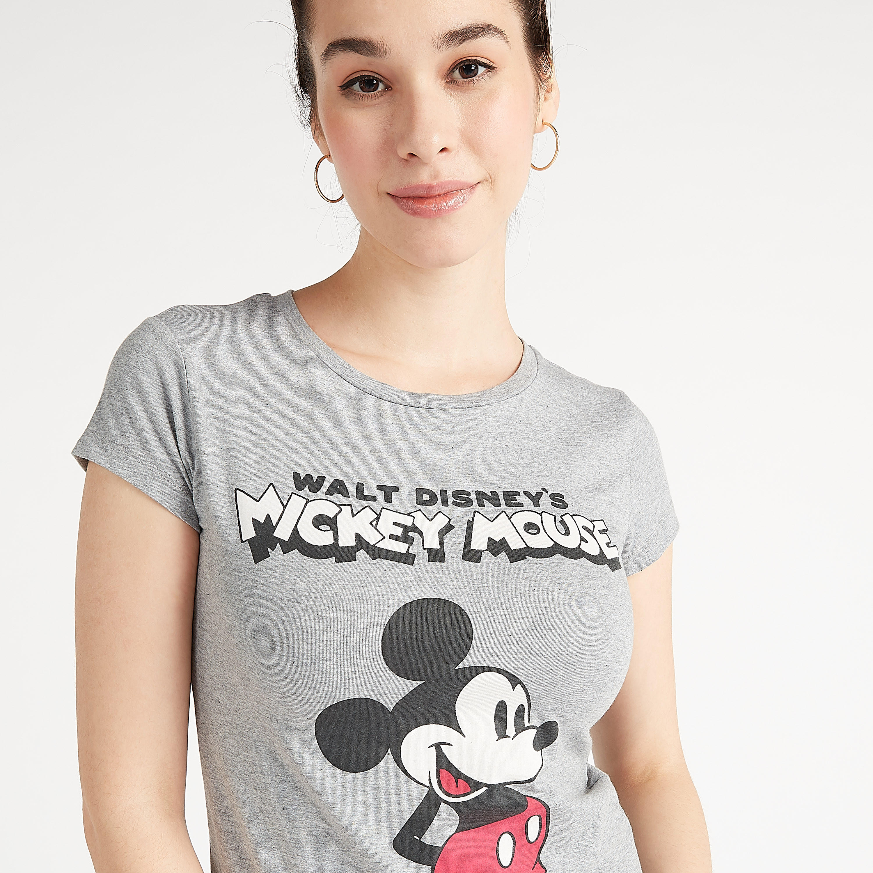 تيشيرت سكيني بياقة مستديرة وأكمام كاب وطبعات ميكي ماوس-women-clothing-tshirts-image-3