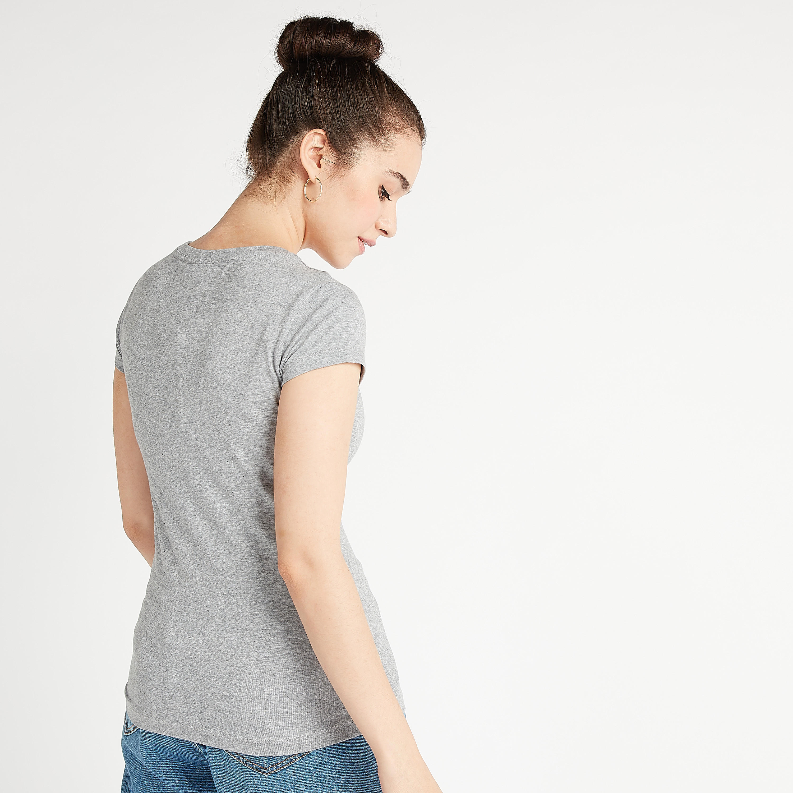 تيشيرت سكيني بياقة مستديرة وأكمام كاب وطبعات ميكي ماوس-women-clothing-tshirts-image-4