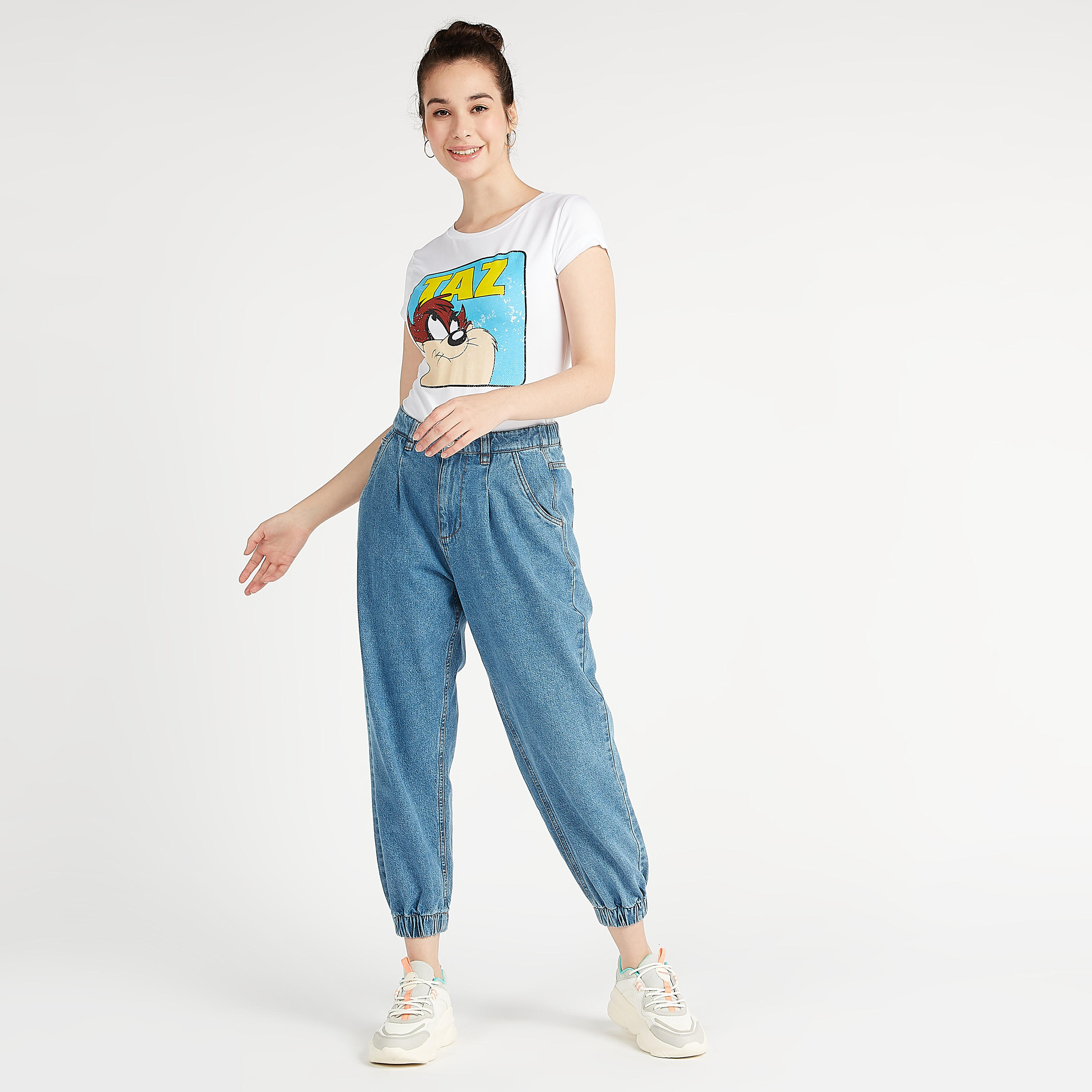 تيشيرت سكيني فيت بياقة مستديرة وأكمام كاب وطبعات تاز-women-clothing-tshirts-image-2