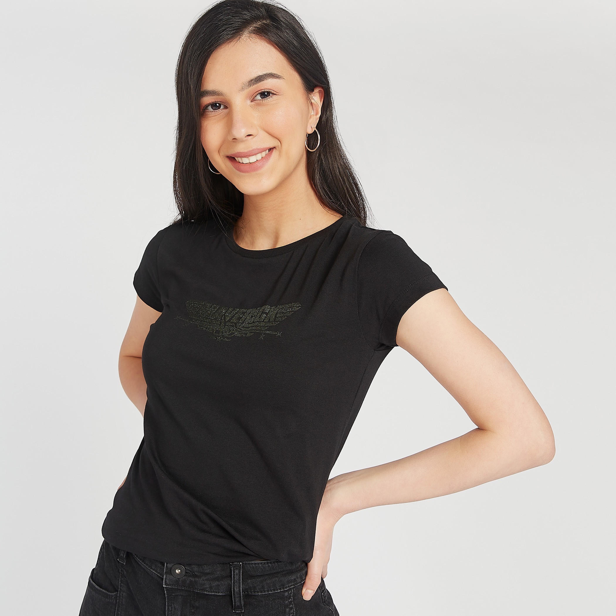 تيشيرت بتفاصيل توب فان مزيّنة وقصّة سكيني فيت وأكمام كاب-women-clothing-tshirts-image-1