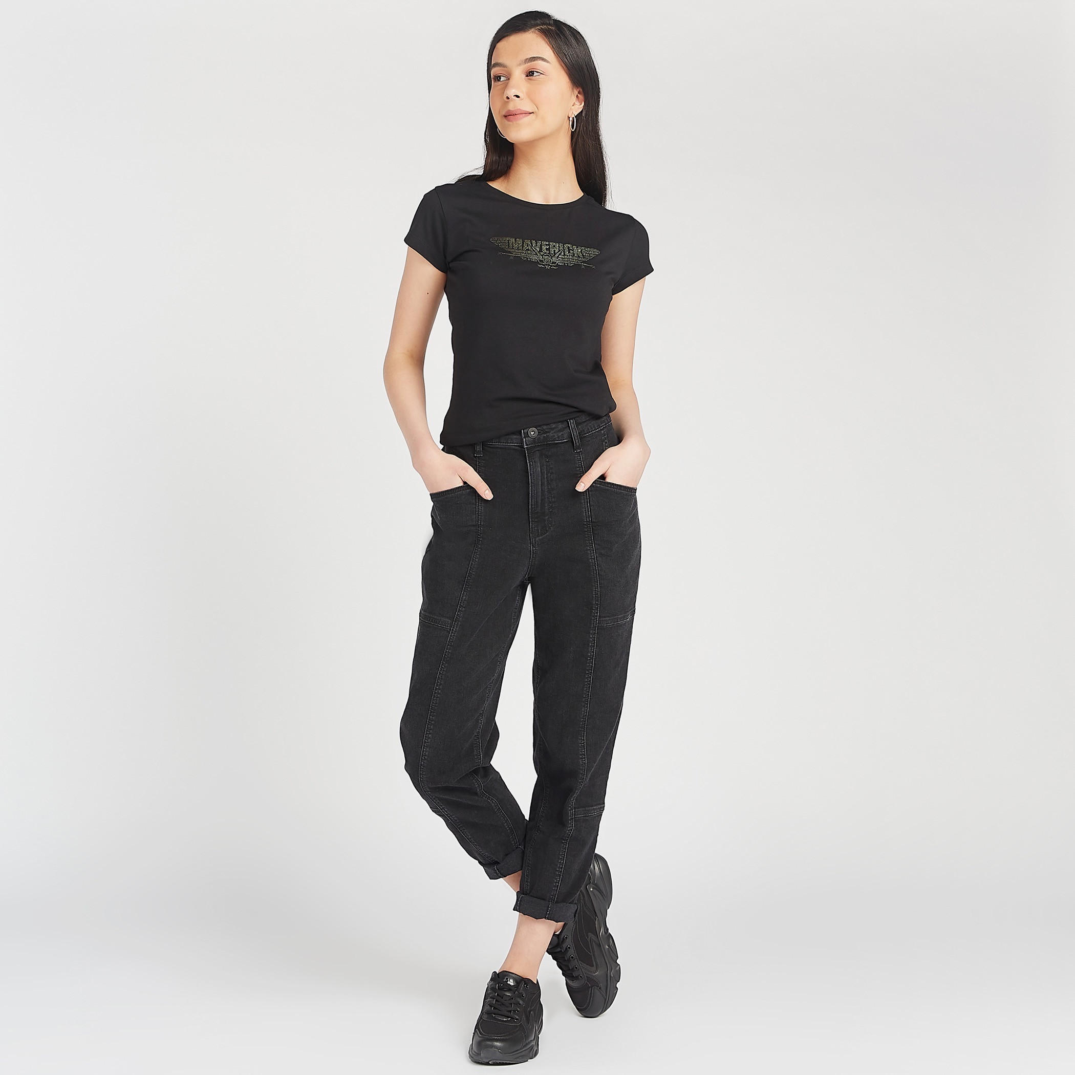 تيشيرت بتفاصيل توب فان مزيّنة وقصّة سكيني فيت وأكمام كاب-women-clothing-tshirts-image-2