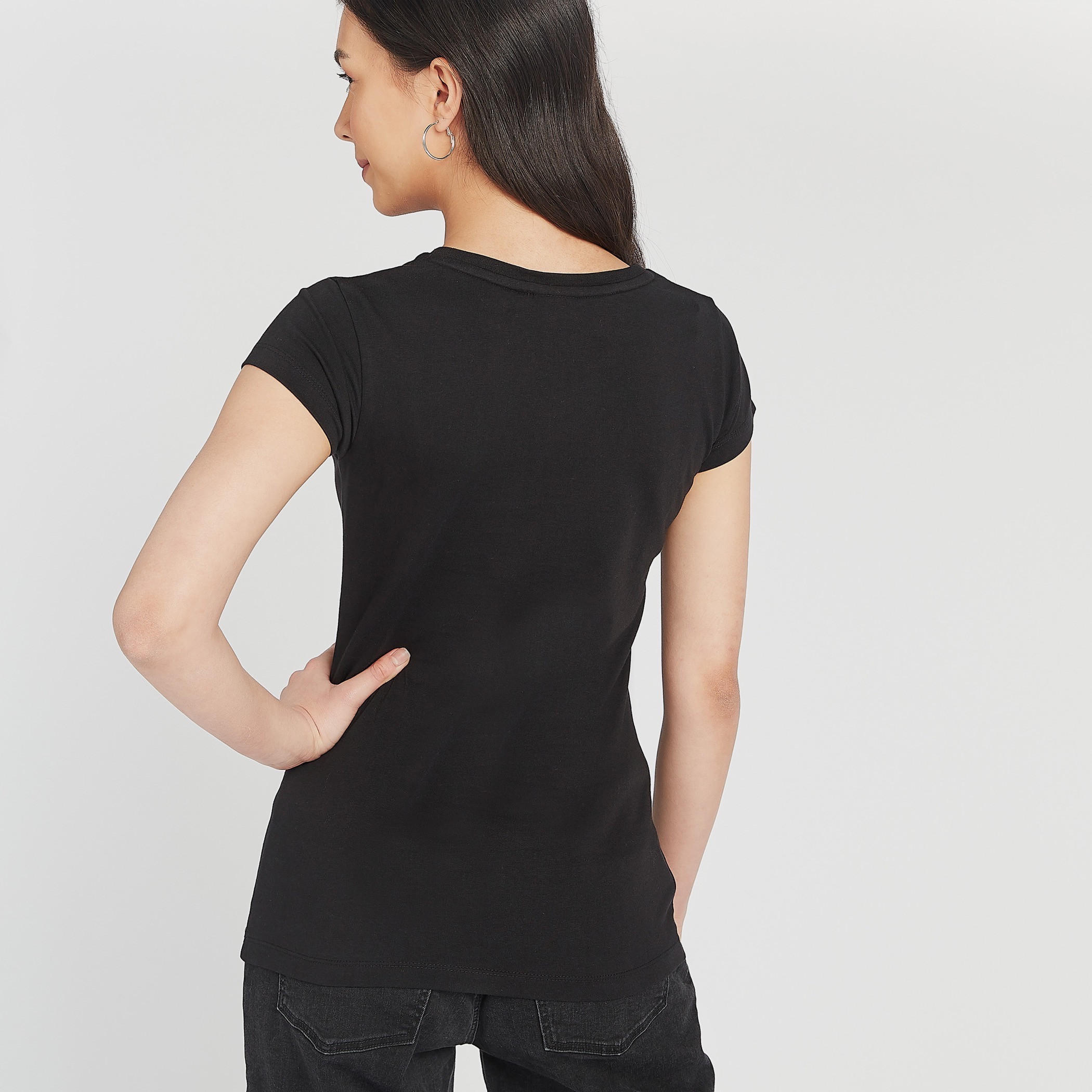 تيشيرت بتفاصيل توب فان مزيّنة وقصّة سكيني فيت وأكمام كاب-women-clothing-tshirts-image-4