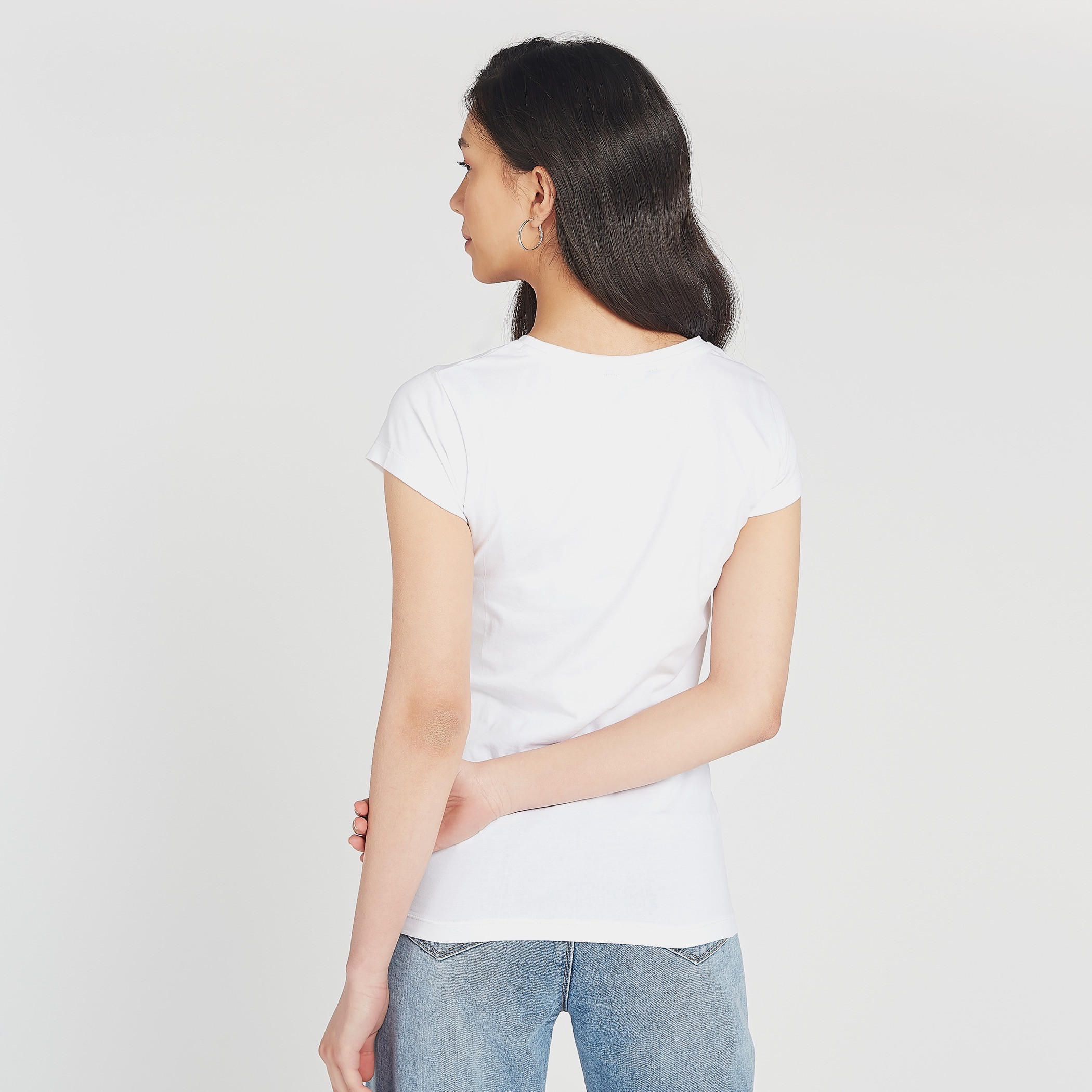 تيشيرت سكيني بياقة ضيقة وطبعات ناسا جرافيك-women-clothing-tshirts-image-4